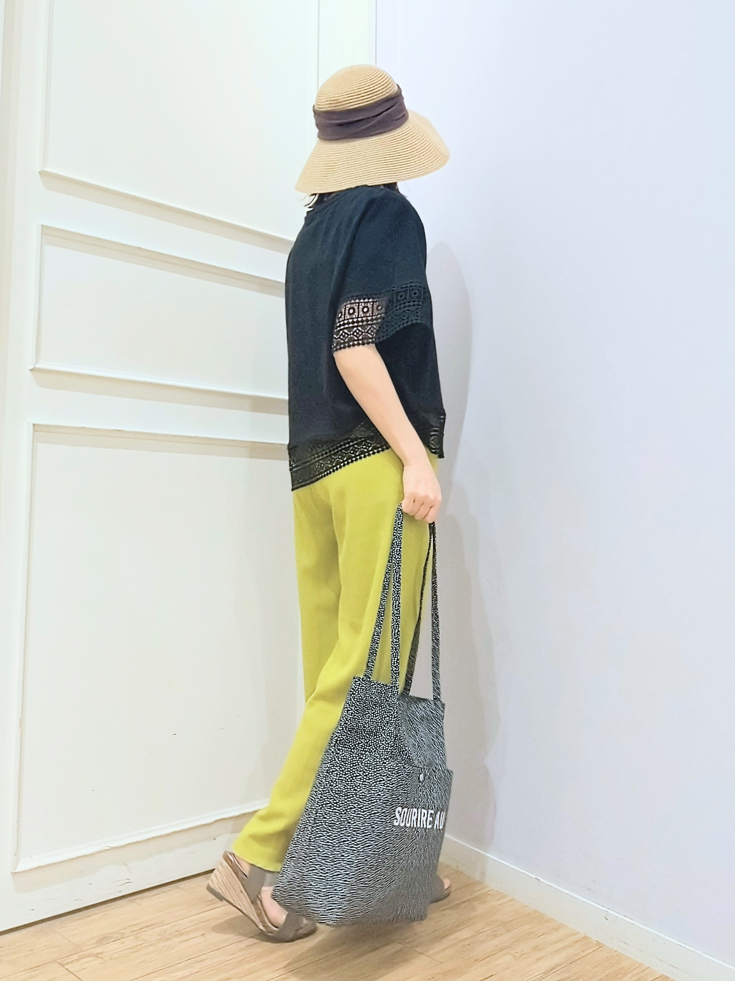miomioさんの「SHOO･LA･RUE｜【洗濯機可/体型カバー/S-LL】レース使いがポイント デザインTシャツ」を使ったコーディネート
