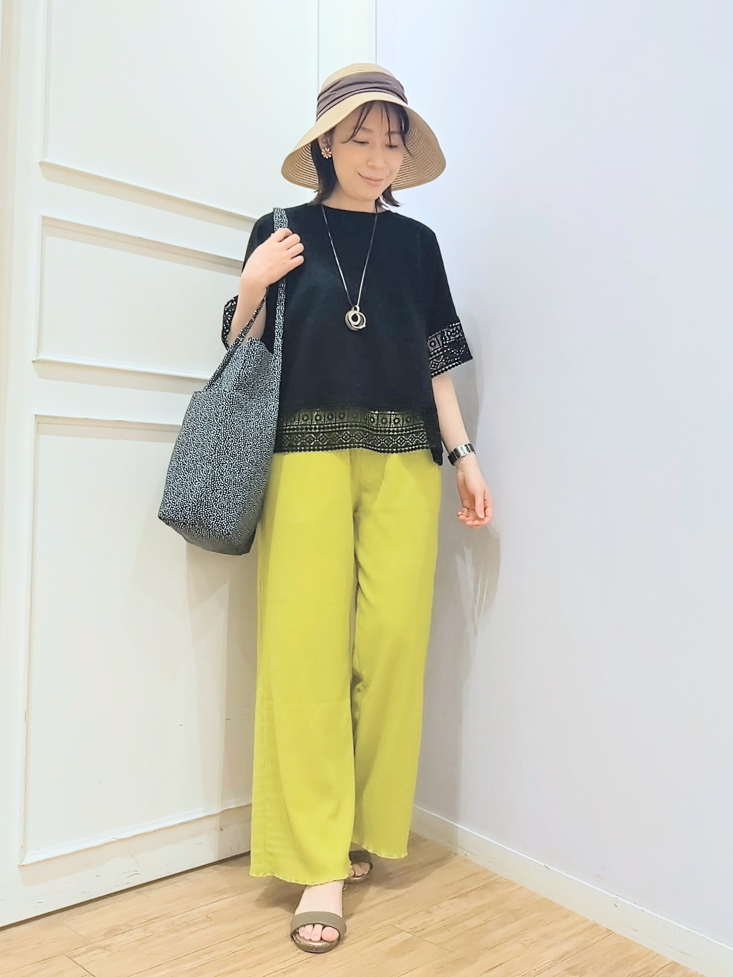 miomioさんの「SHOO･LA･RUE｜【洗濯機可/体型カバー/S-LL】レース使いがポイント デザインTシャツ」を使ったコーディネート
