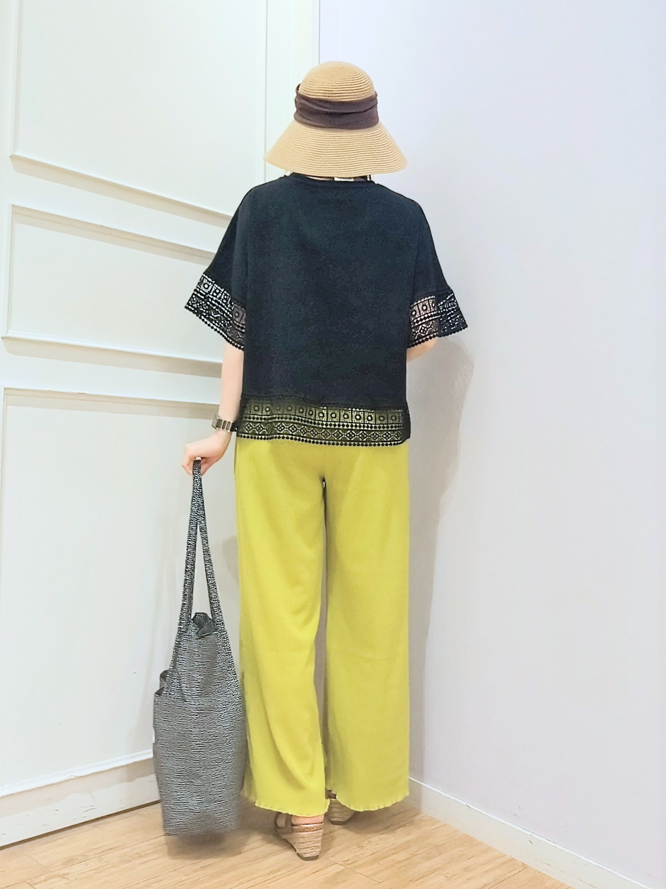 miomioさんの「SHOO･LA･RUE｜【洗濯機可/体型カバー/S-LL】レース使いがポイント デザインTシャツ」を使ったコーディネート