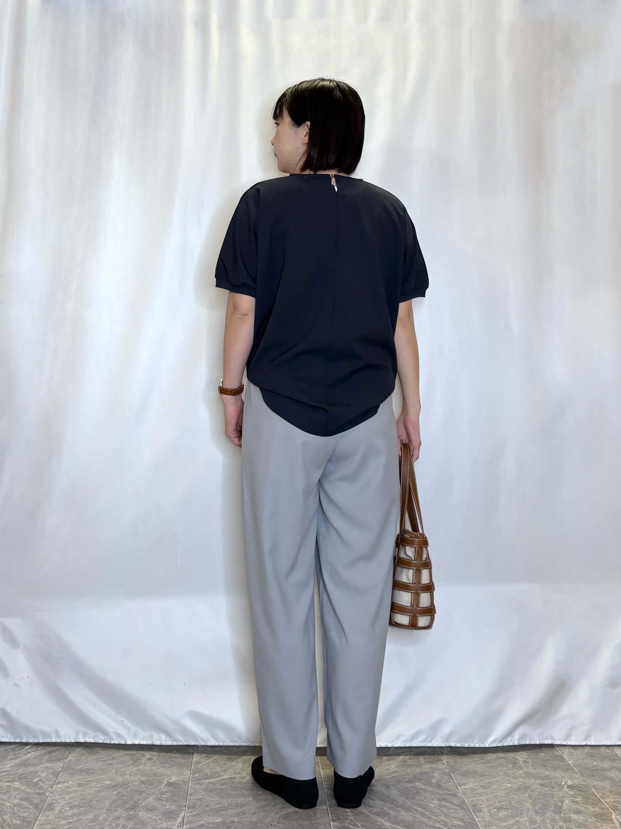 ネリさんの「SHOO･LA･RUE｜【洗濯後しわになりにくい】インせず着られる さらっとタッチのドルマンブラウス」を使ったコーディネート