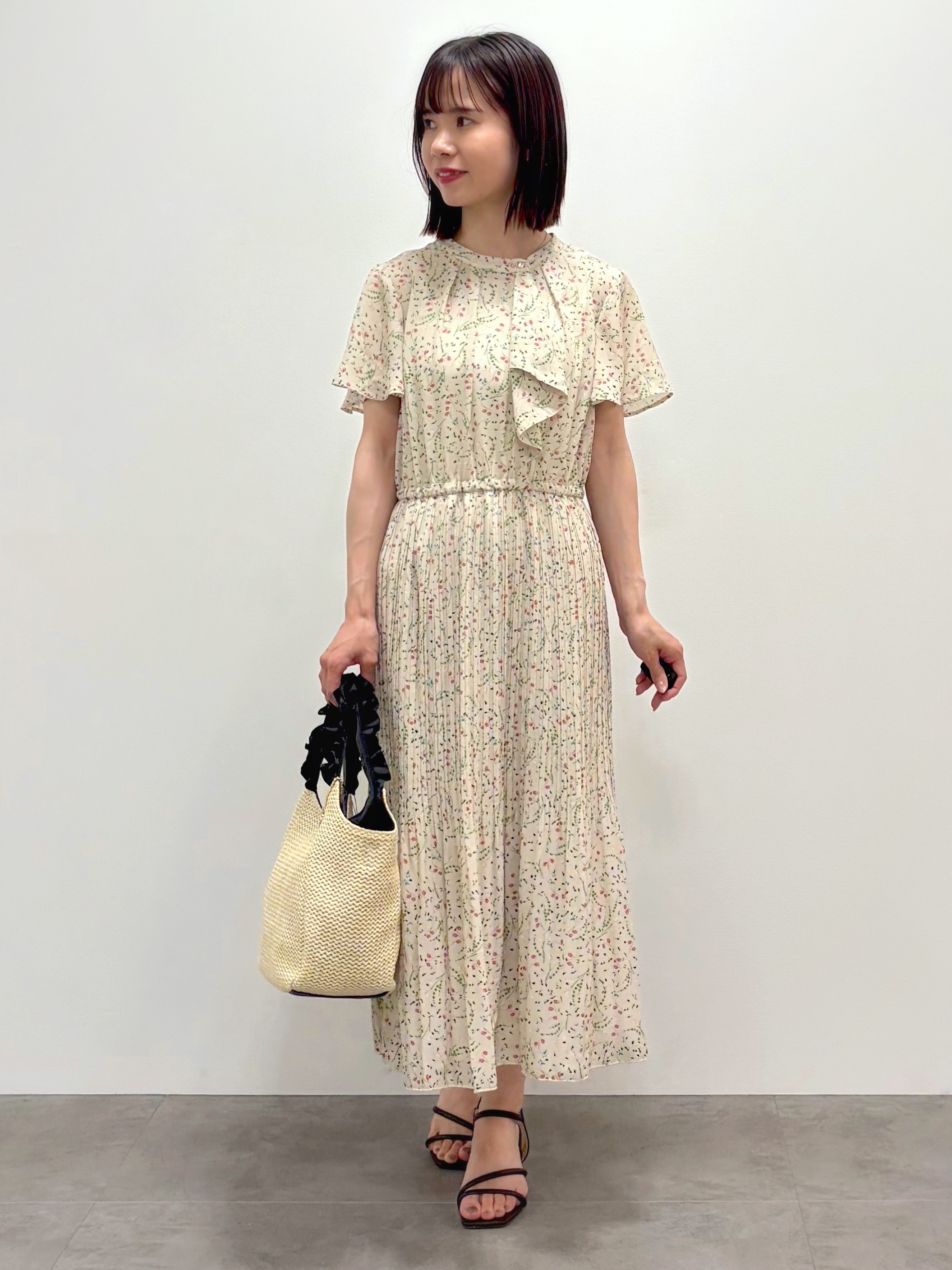 kozuさんの「index｜【接触冷感】ビジューボタンカーディガン《抗ピリング／洗濯機OK》」を使ったコーディネート