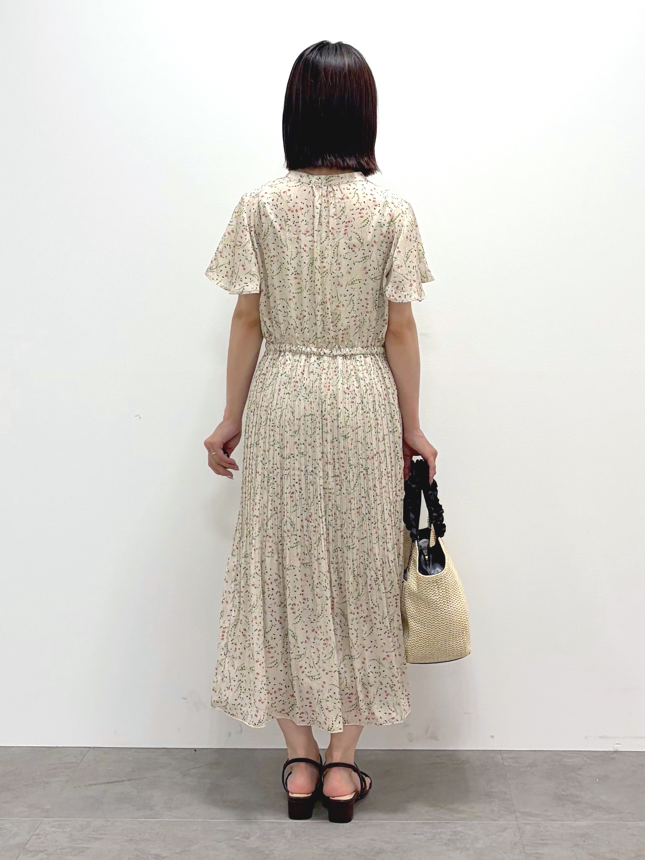 kozuさんの「index｜【接触冷感】ビジューボタンカーディガン《抗ピリング／洗濯機OK》」を使ったコーディネート