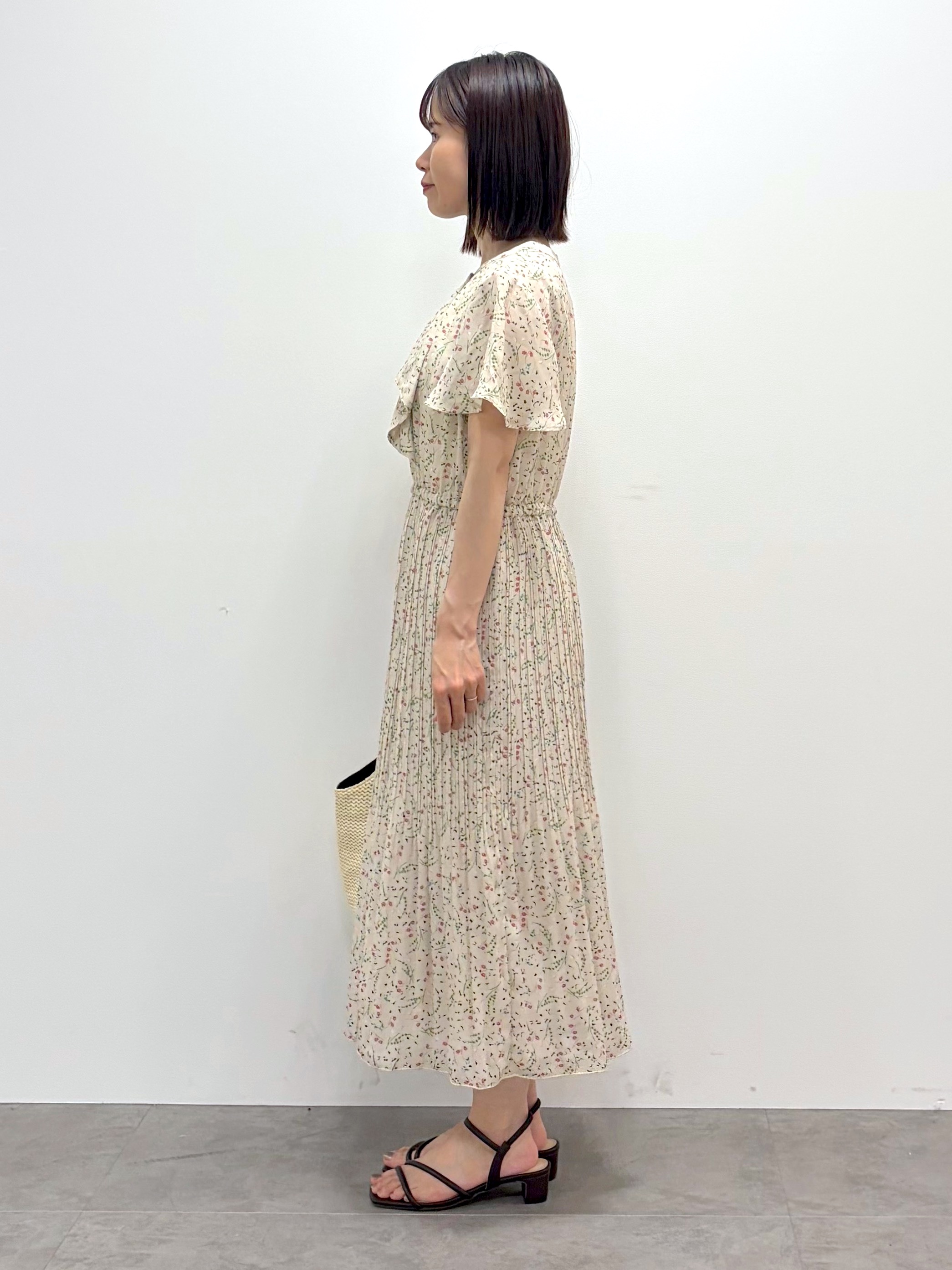 kozuさんの「index｜【接触冷感】ビジューボタンカーディガン《抗ピリング／洗濯機OK》」を使ったコーディネート
