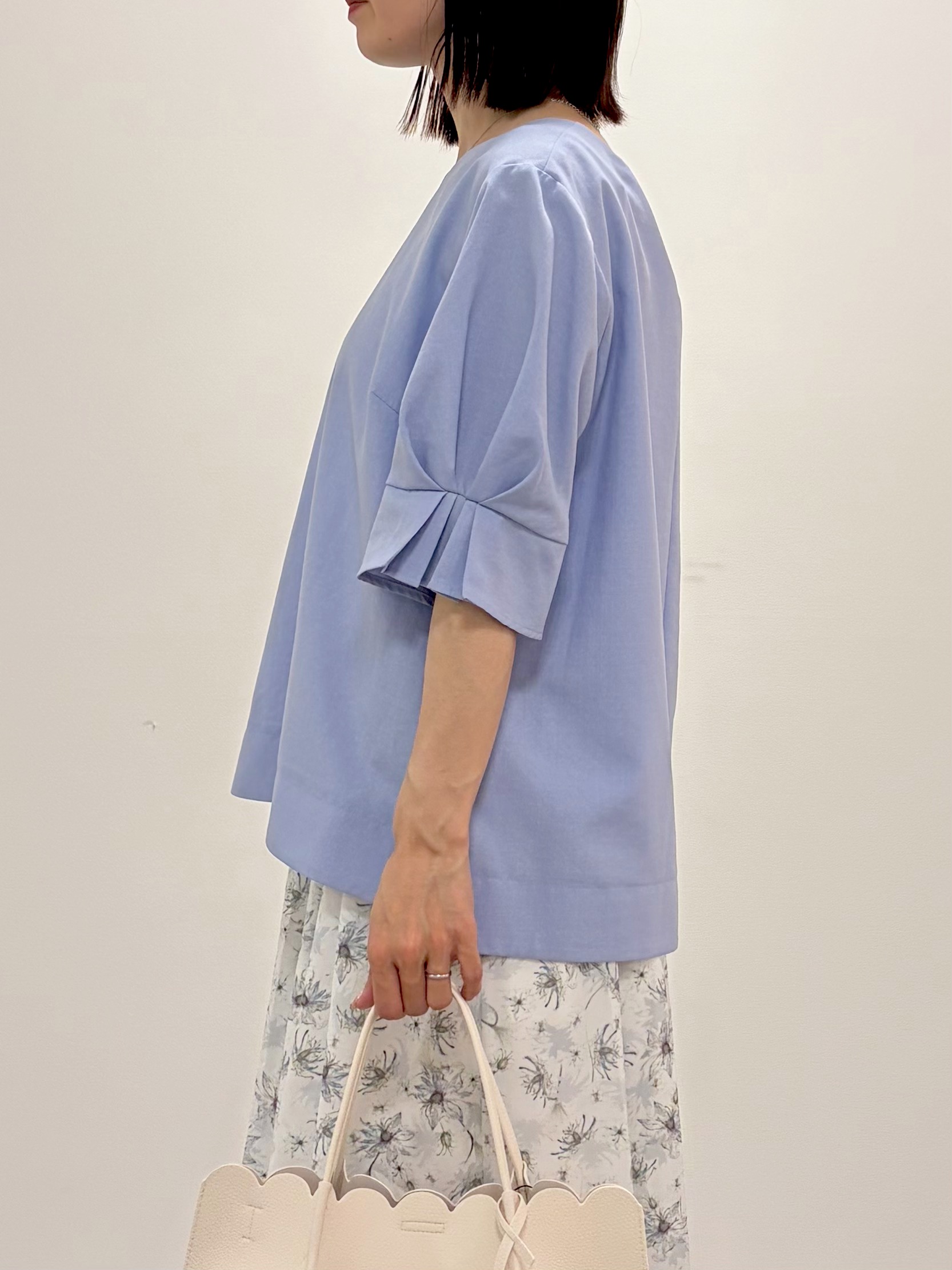 kozuさんの「index｜【接触冷感／吸水速乾】タックパフスリーブブラウス《防シワ／洗濯機OK／XS～3L／8col》」を使ったコーディネート