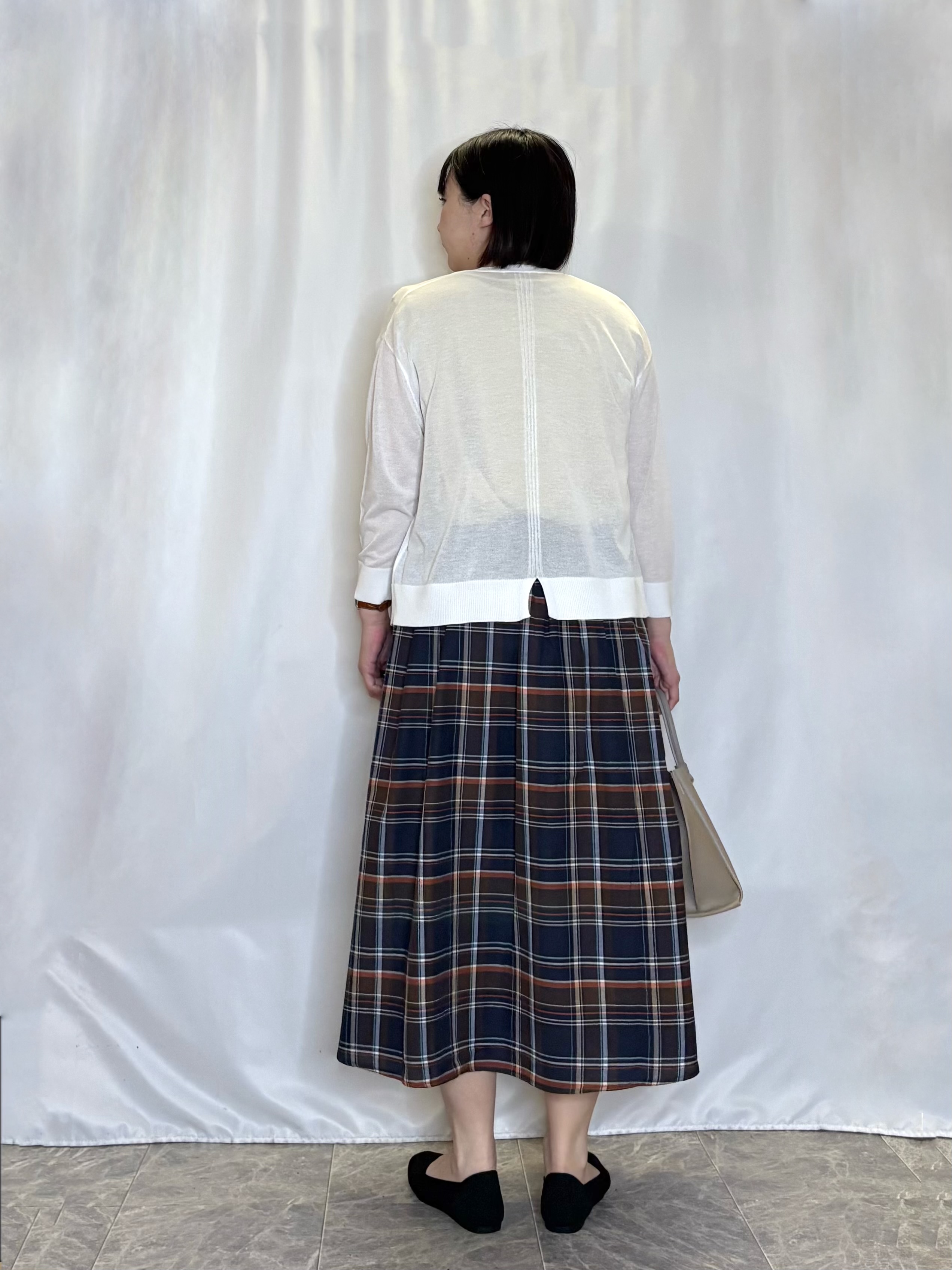 ネリさんの「SHOO･LA･RUE｜【洗濯機可/S-LL】オンにもオフにも マルチに使えるボタンレスカーディガン」を使ったコーディネート