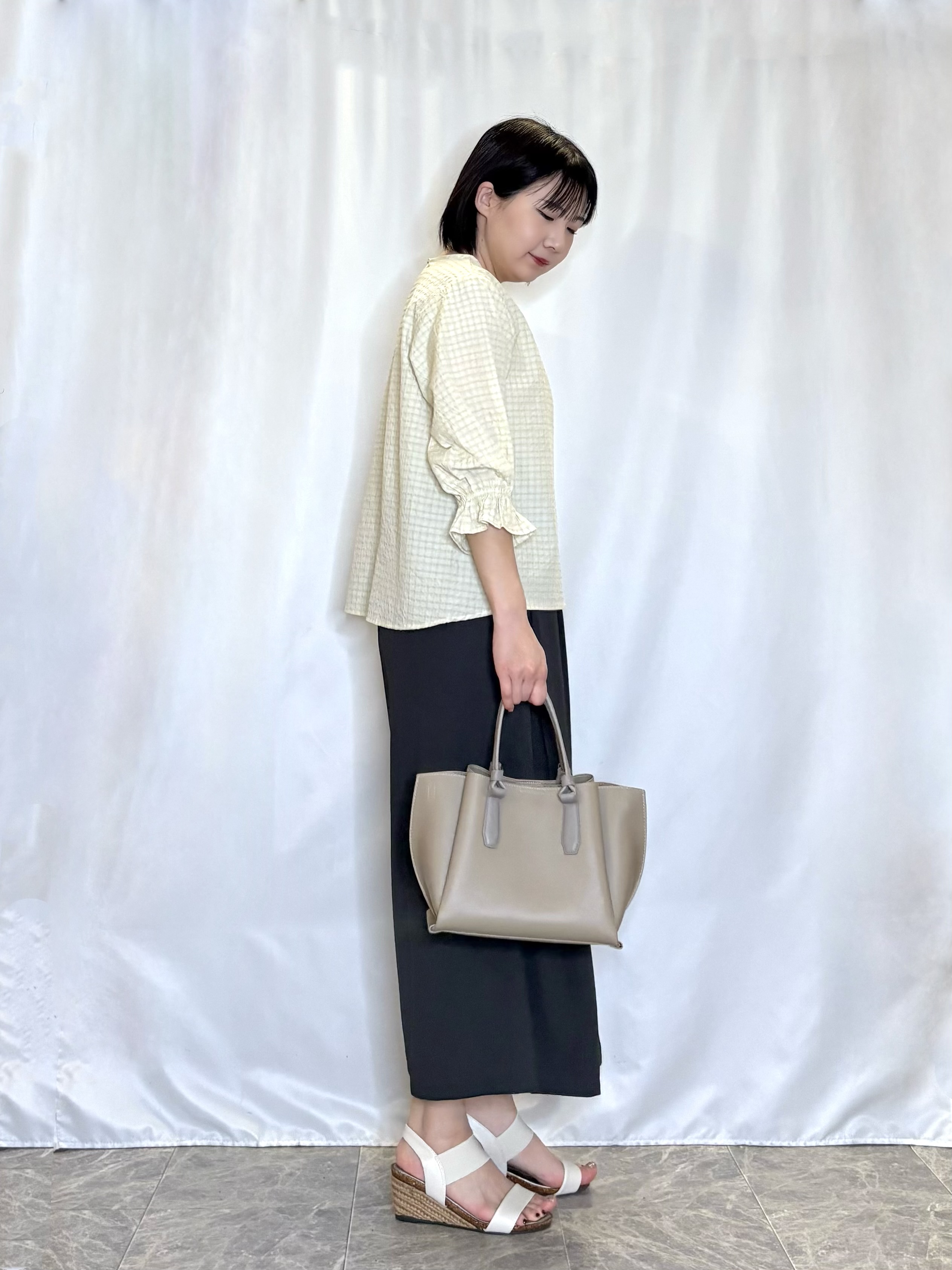 ネリさんの「SHOO･LA･RUE｜【セットアップ可/洗濯機可】上品チェックが好印象 ゆるさら6分袖ブラウス」を使ったコーディネート