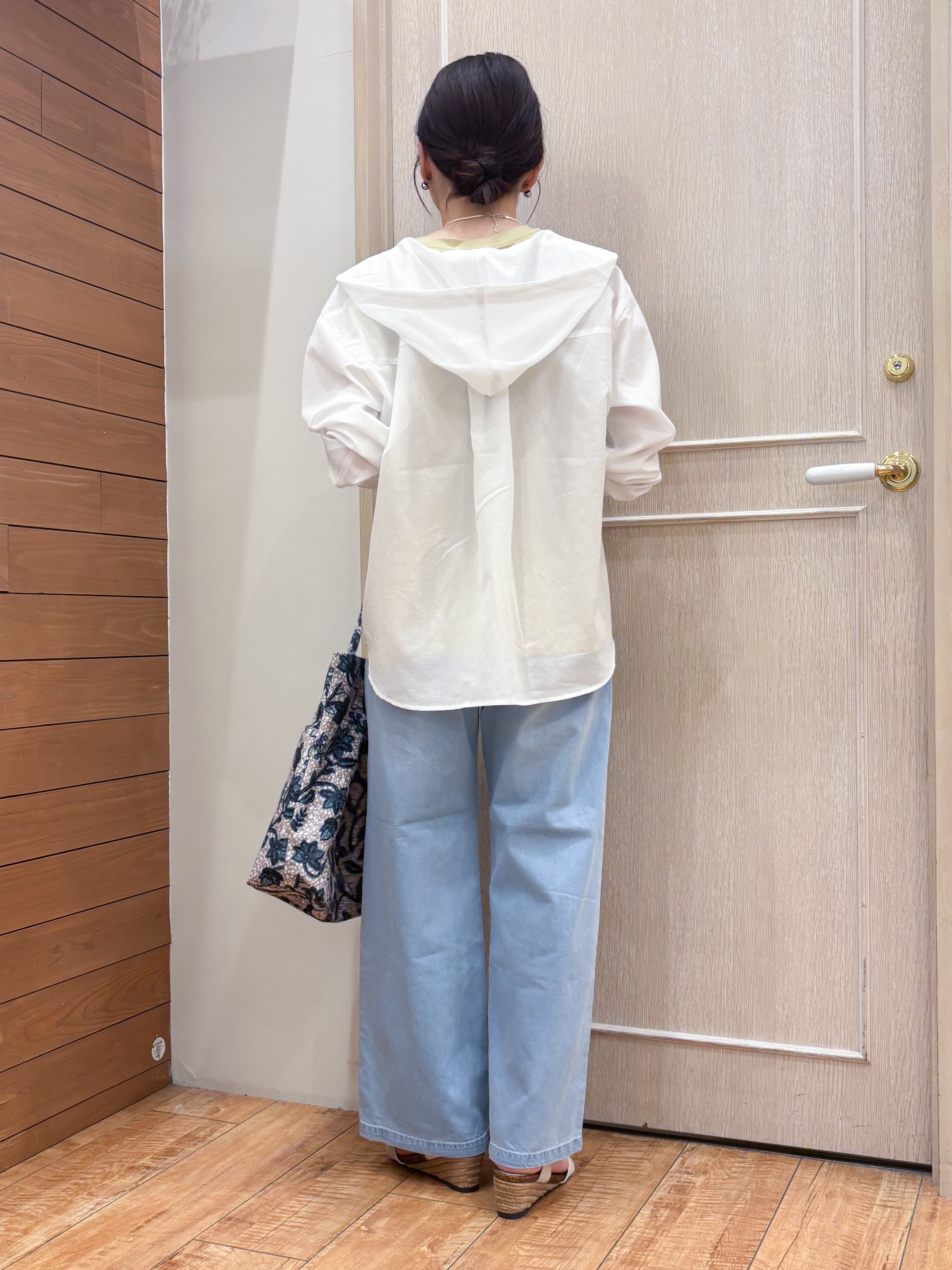 なみさんの「SHOO･LA･RUE｜【通気性〇/洗濯機可/S-LL】UVカット機能付き ライトな着心地シャツパーカ」を使ったコーディネート