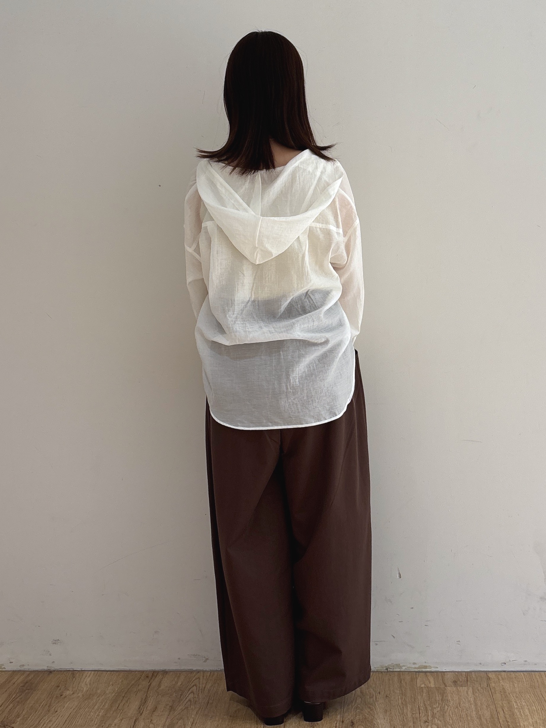 mireiさんの「OPAQUE.CLIP｜【洗濯機OK】フード付きシアーシャツ」を使ったコーディネート