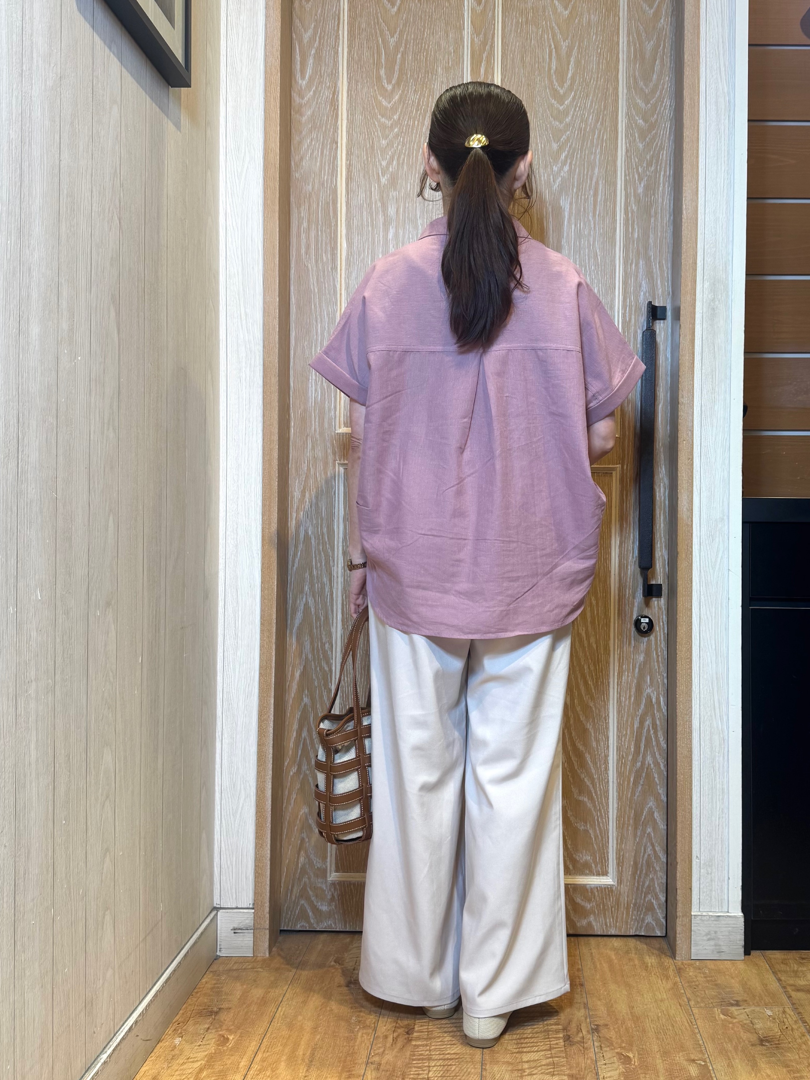 KAORIさんの「SHOO･LA･RUE｜【UV/吸水速乾/抗菌防臭】インせず着られる フレンチリネンスキッパーシャツ」を使ったコーディネート