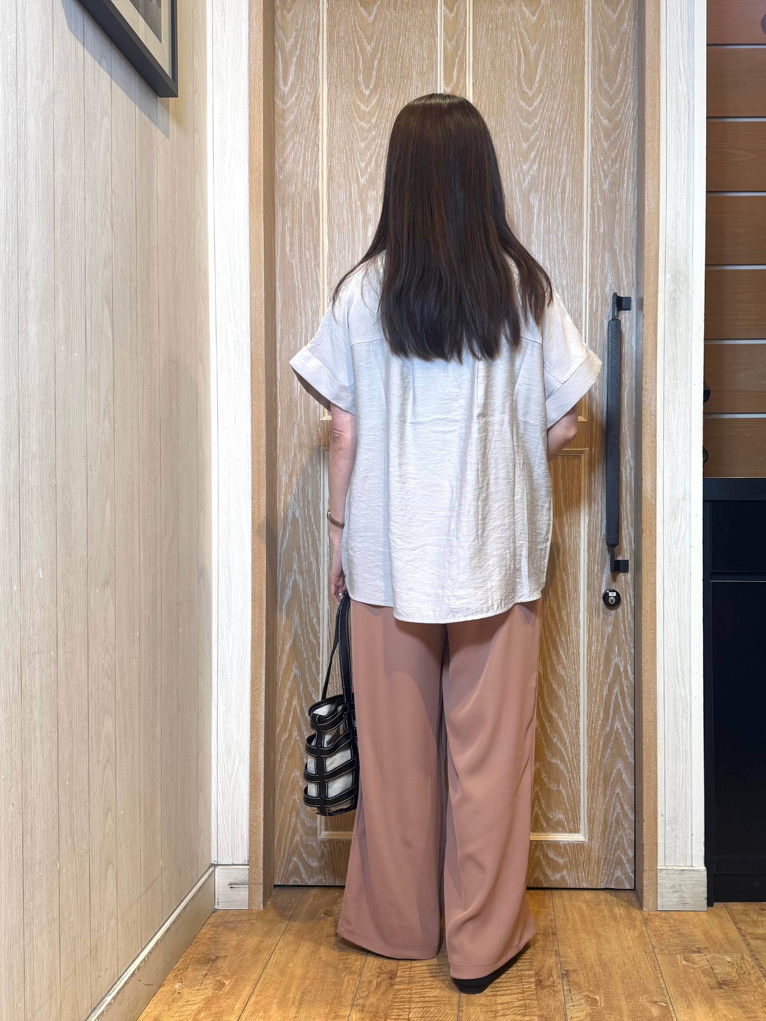 KAORIさんの「SHOO･LA･RUE｜【S-LL/洗濯機可】インせず着られる 裾タック スキッパーシャツ」を使ったコーディネート