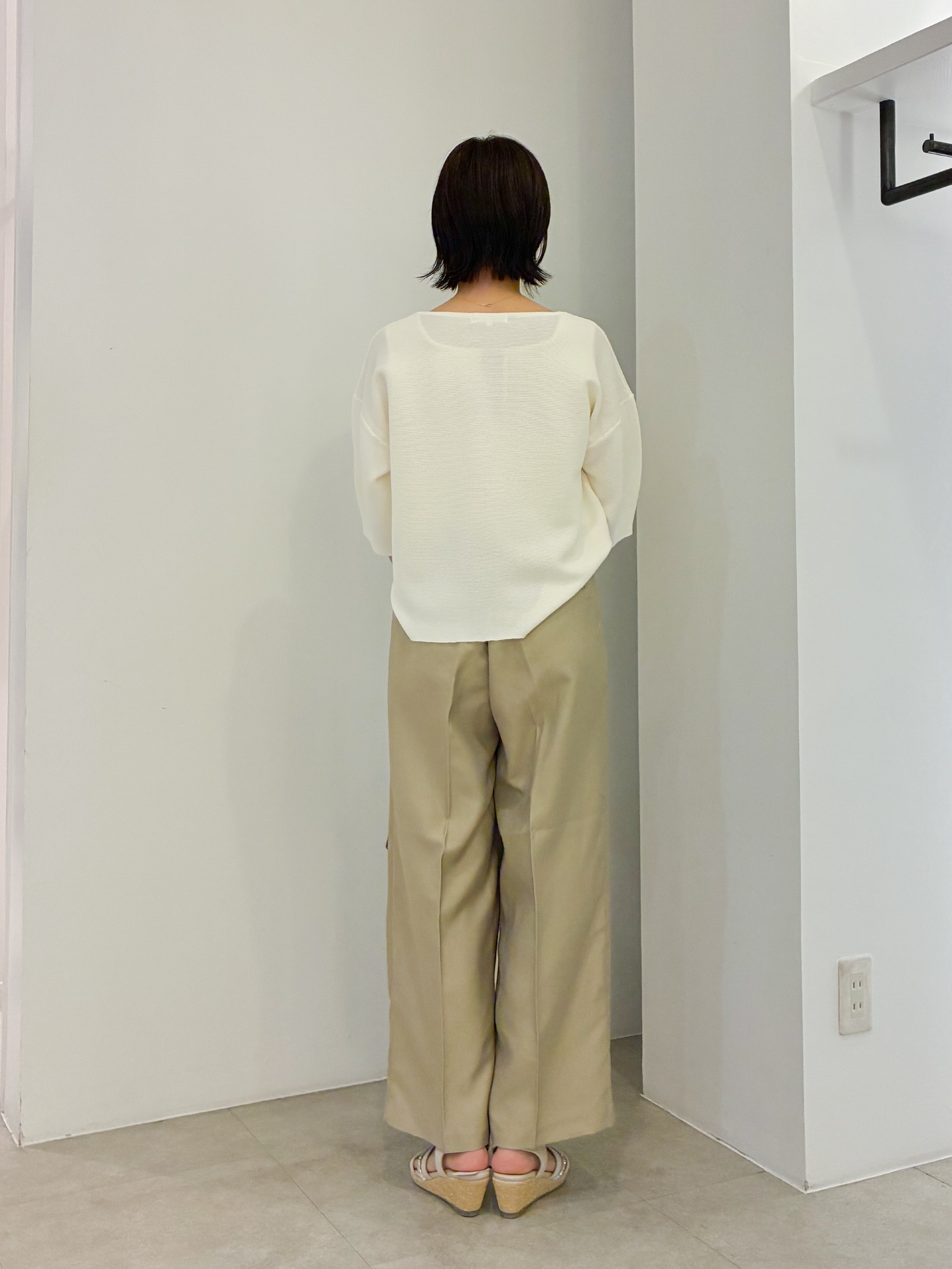 kanakoさんの「grove｜【洗濯機OK】レイヤードにもおすすめ、軽やかクロップドニット」を使ったコーディネート