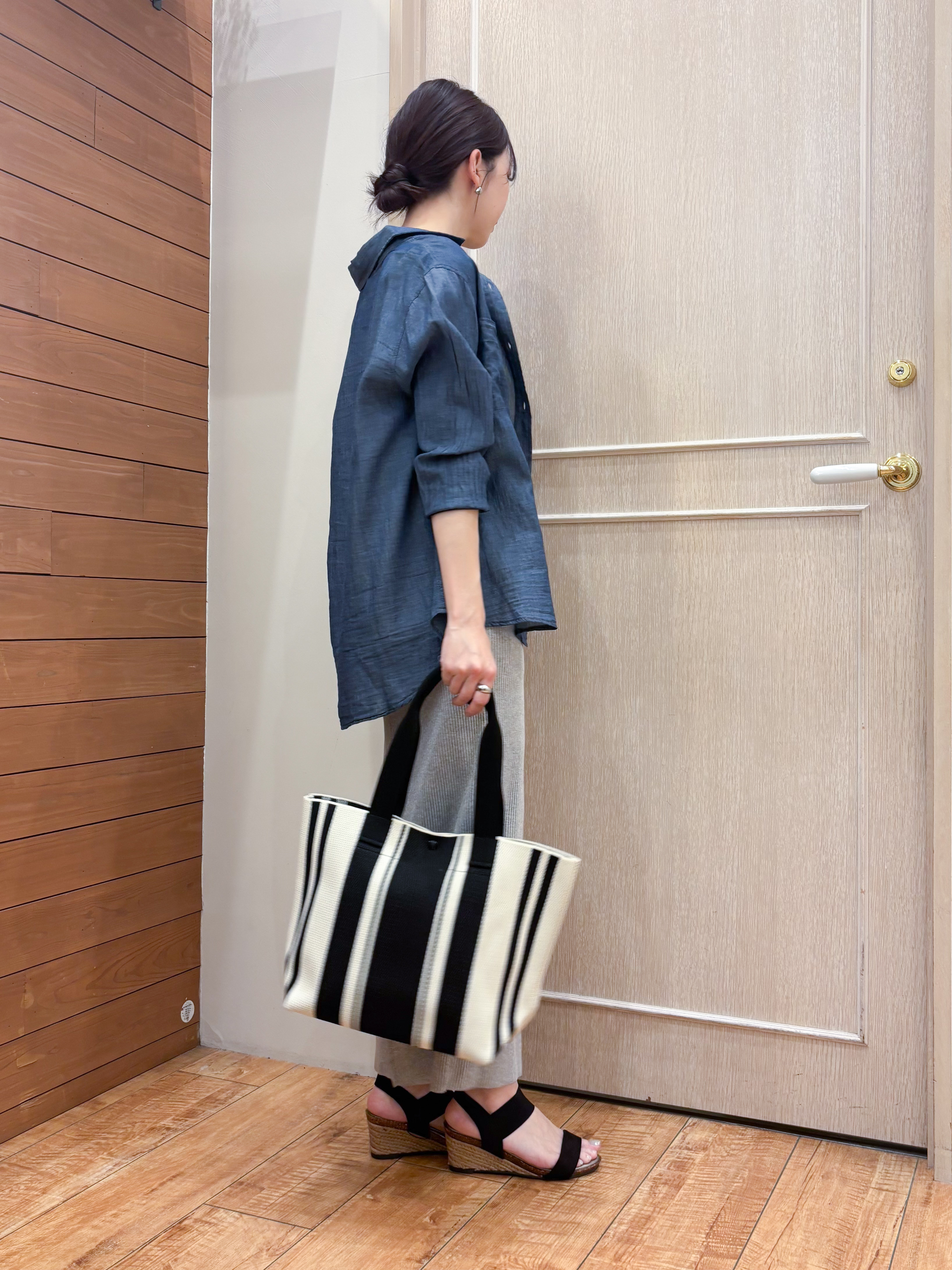 なみさんの「SHOO･LA･RUE｜【UVカット/接触冷感】上品に涼し気 とろみタックノースリーブトップス」を使ったコーディネート