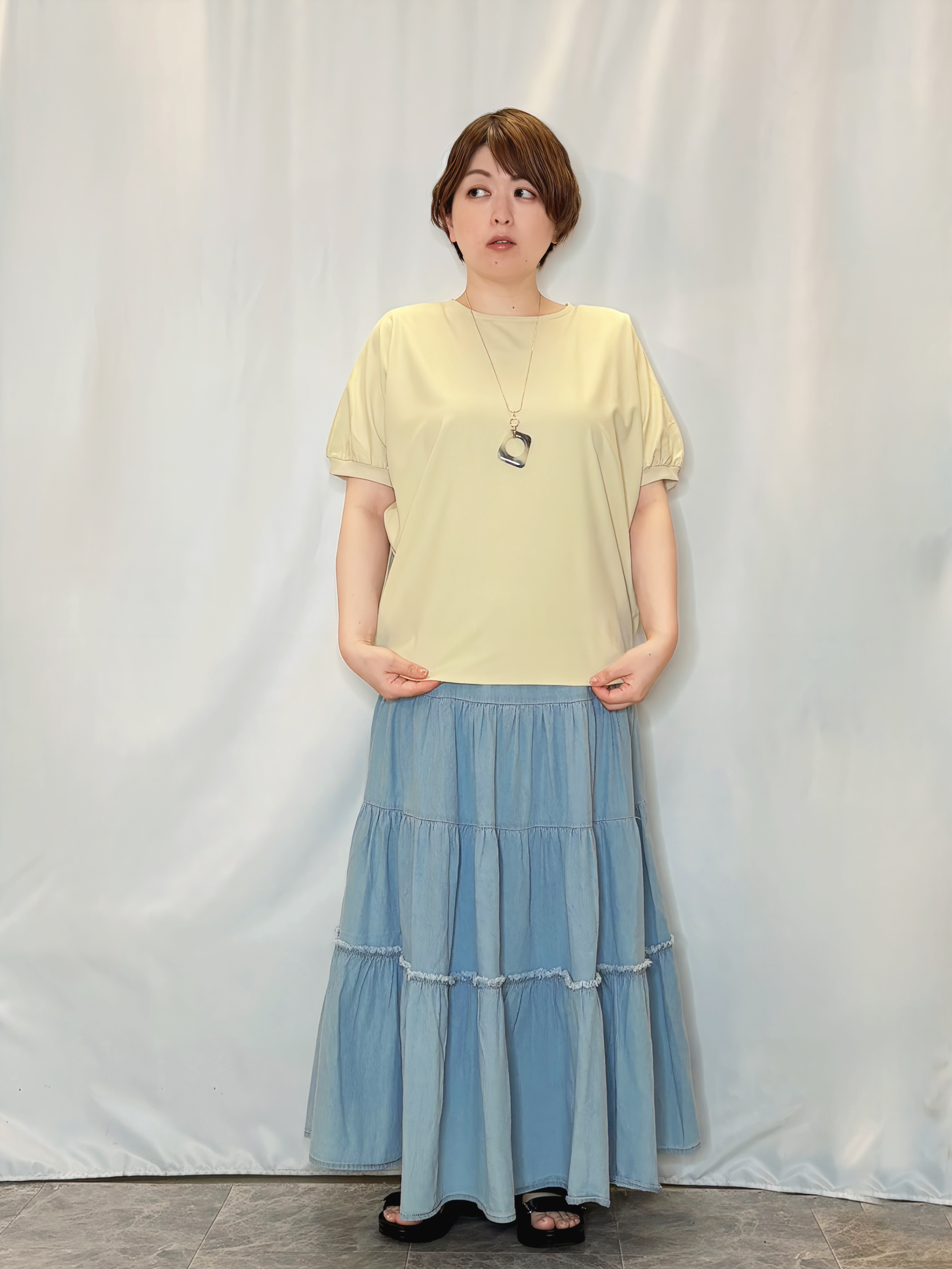 たみさんの「SHOO･LA･RUE｜【洗濯後しわになりにくい】インせず着られる さらっとタッチのドルマンブラウス」を使ったコーディネート