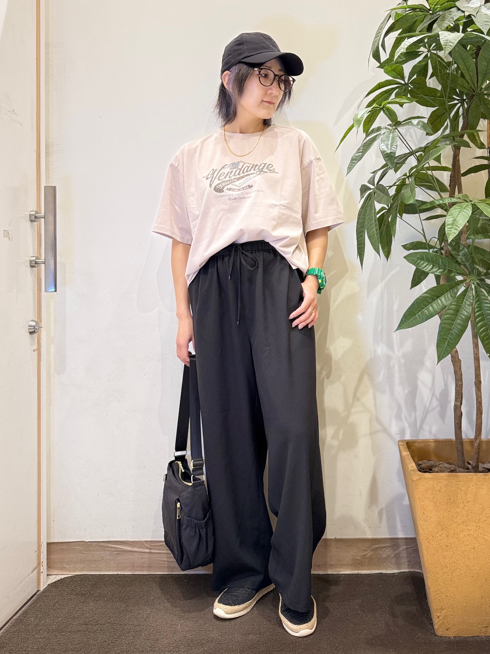 misakiさんの「SHOO･LA･RUE｜【S-LL/洗濯機可】選べる3柄 ヴィンテージ風こなれアソートTシャツ」を使ったコーディネート