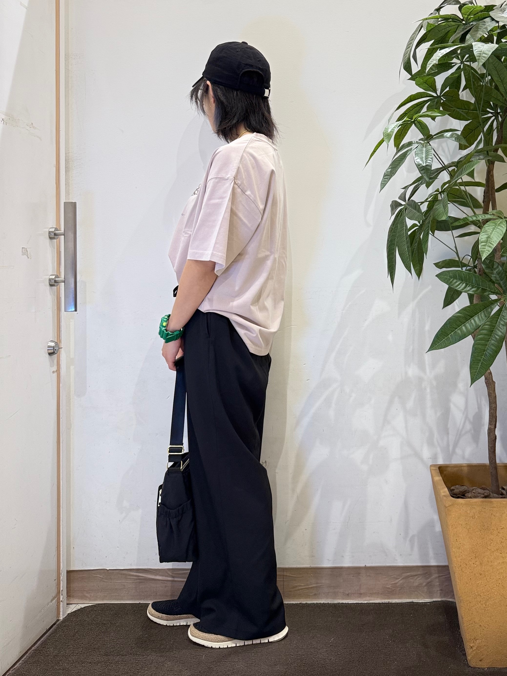 misakiさんの「SHOO･LA･RUE｜【S-LL/洗濯機可】選べる3柄 ヴィンテージ風こなれアソートTシャツ」を使ったコーディネート