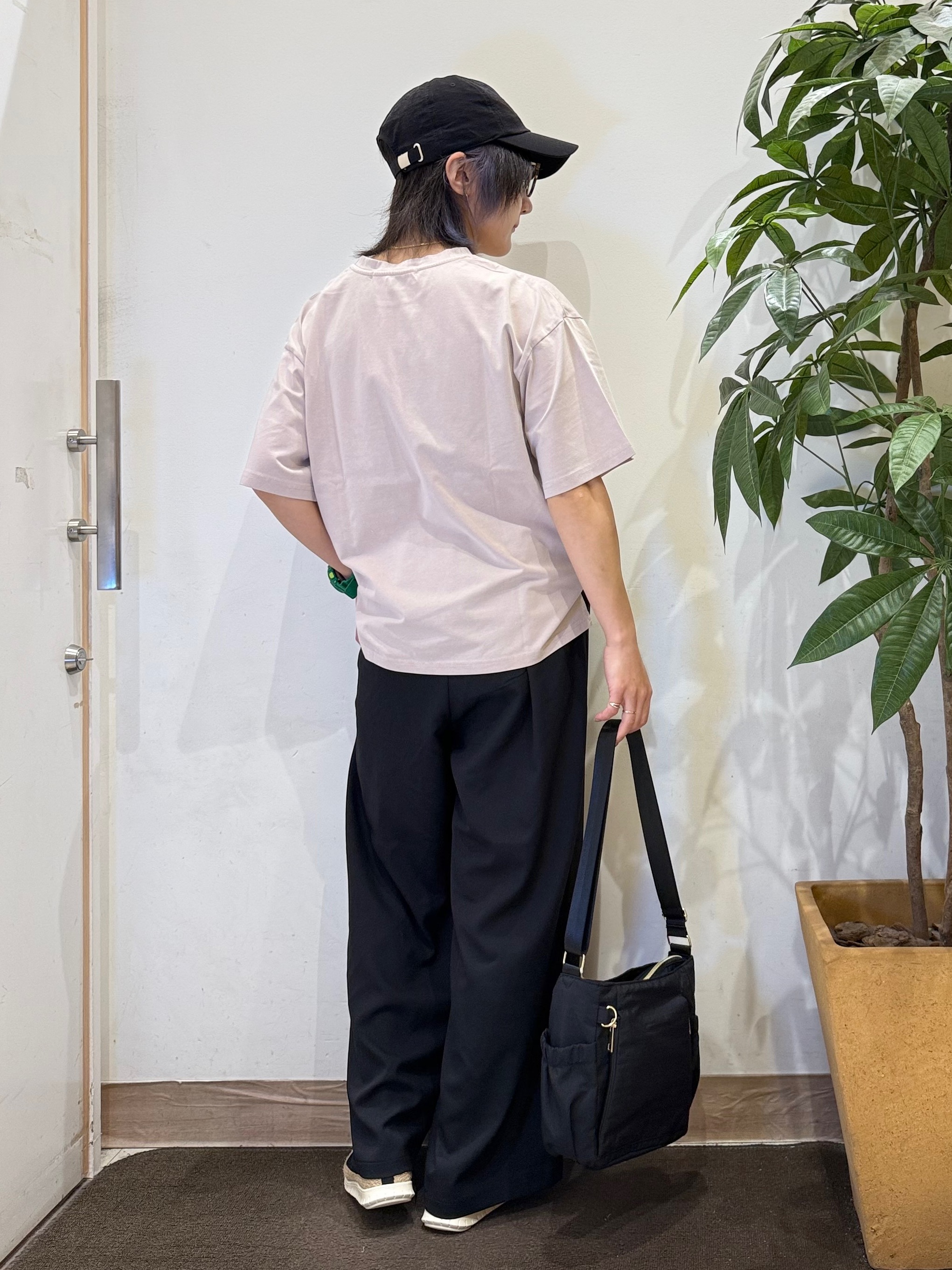 misakiさんの「SHOO･LA･RUE｜【S-LL/洗濯機可】選べる3柄 ヴィンテージ風こなれアソートTシャツ」を使ったコーディネート