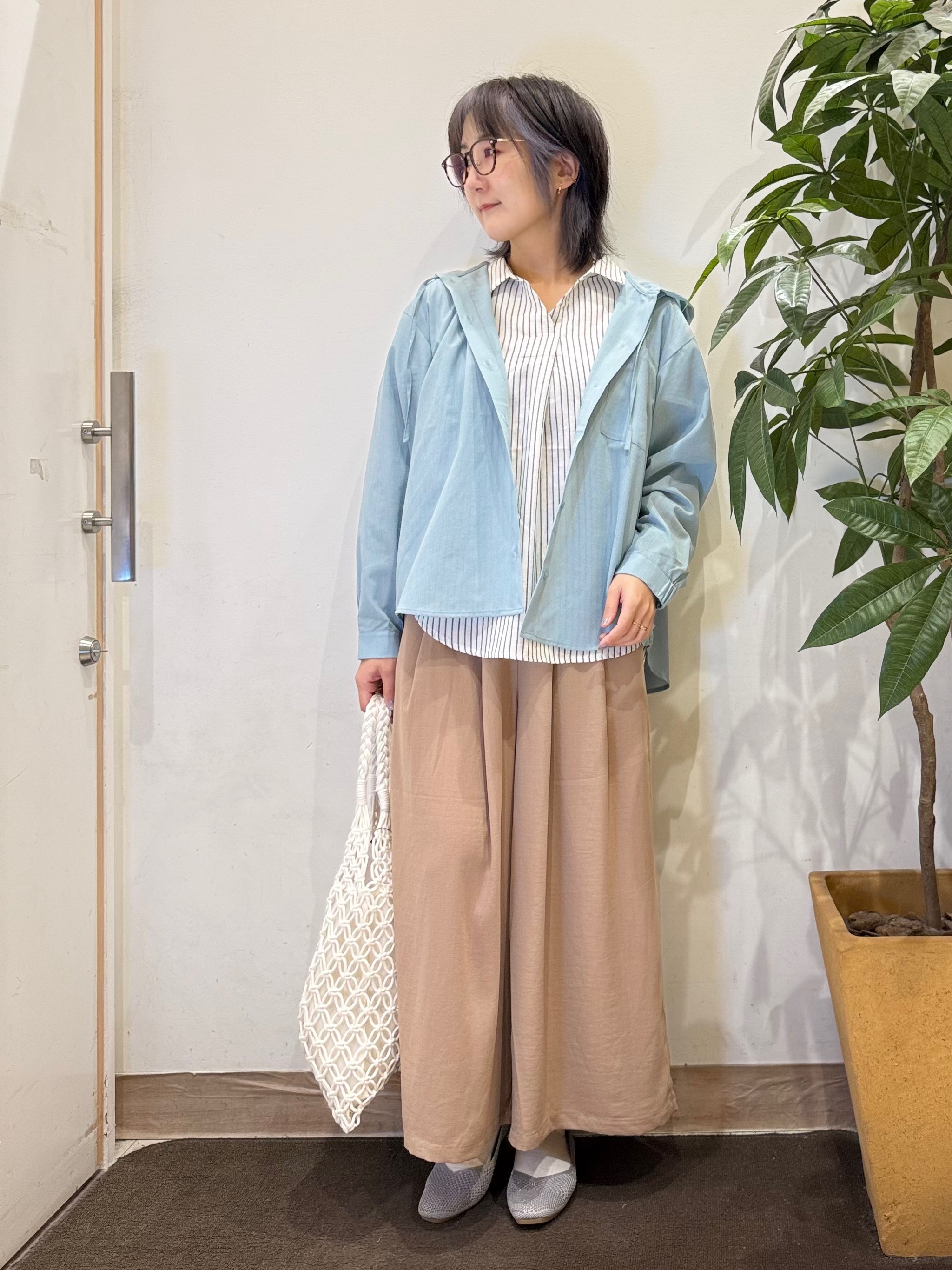 misakiさんの「SHOO･LA･RUE｜【通気性〇/洗濯機可/S-LL】UVカット機能付き ライトな着心地シャツパーカ」を使ったコーディネート