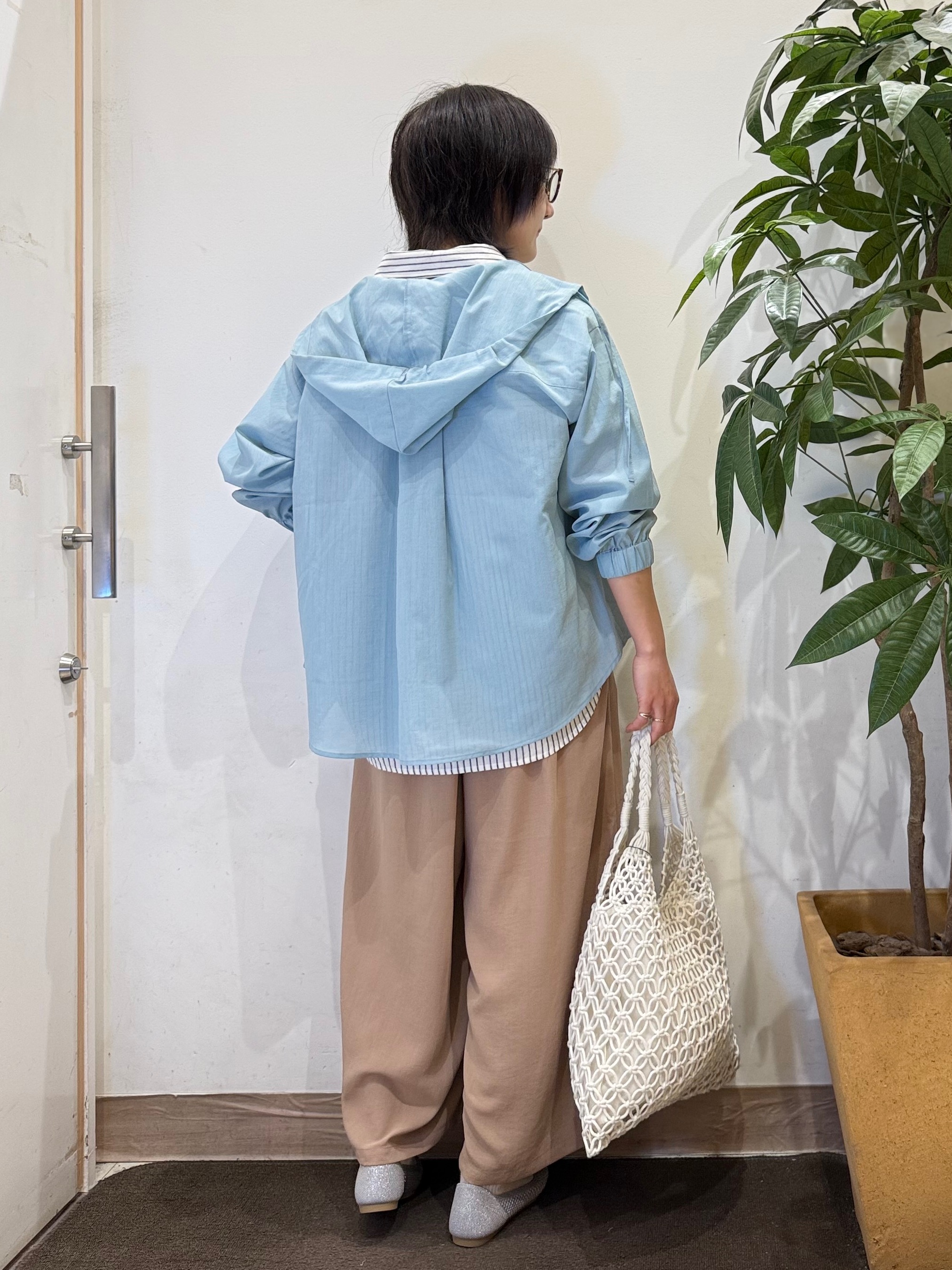misakiさんの「SHOO･LA･RUE｜【通気性〇/洗濯機可/S-LL】UVカット機能付き ライトな着心地シャツパーカ」を使ったコーディネート