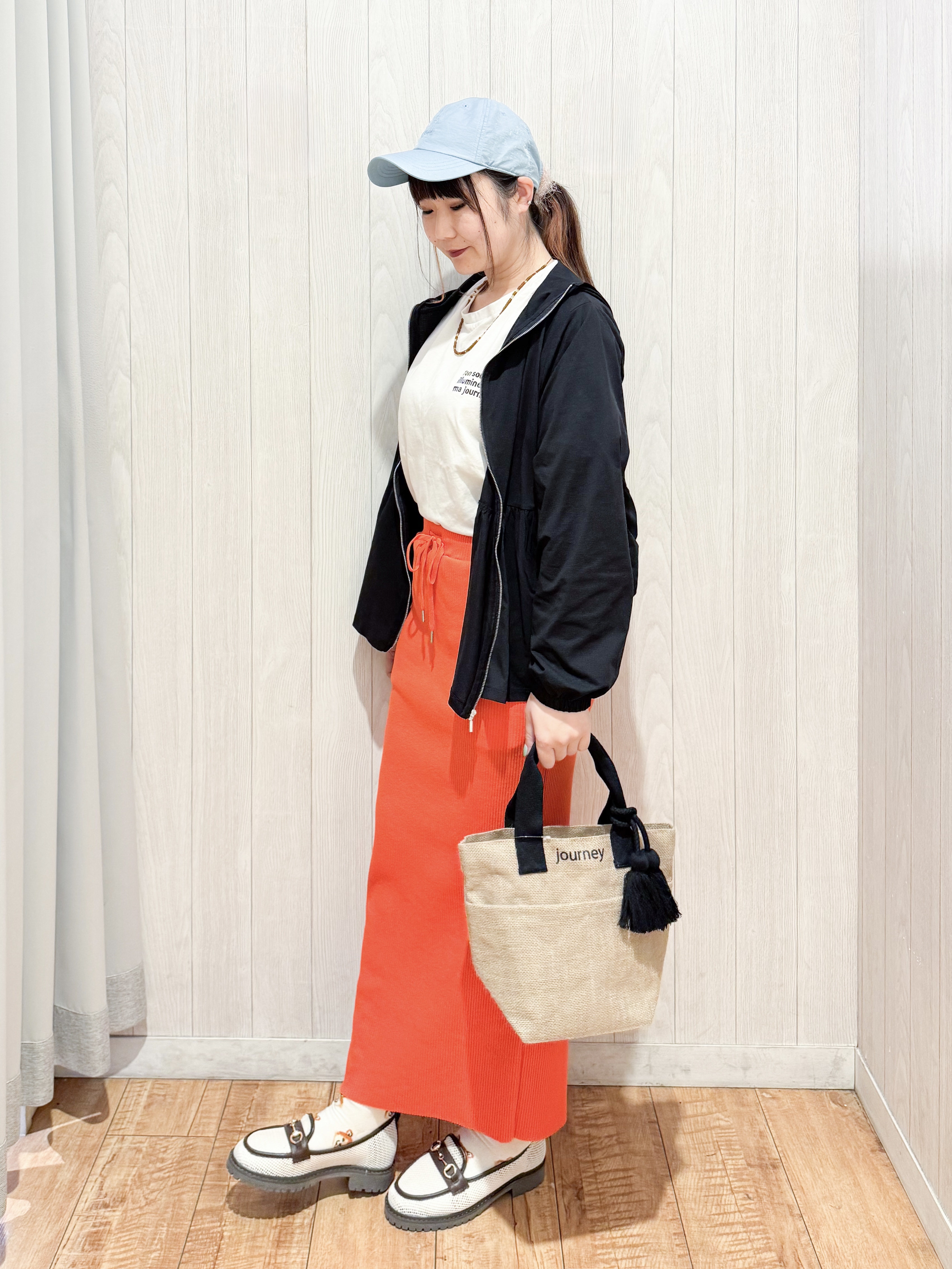 愛さんの「SHOO･LA･RUE｜【S-LL/体型カバー】日焼け対策にも女性らしさを UVカットペプラムパーカ」を使ったコーディネート