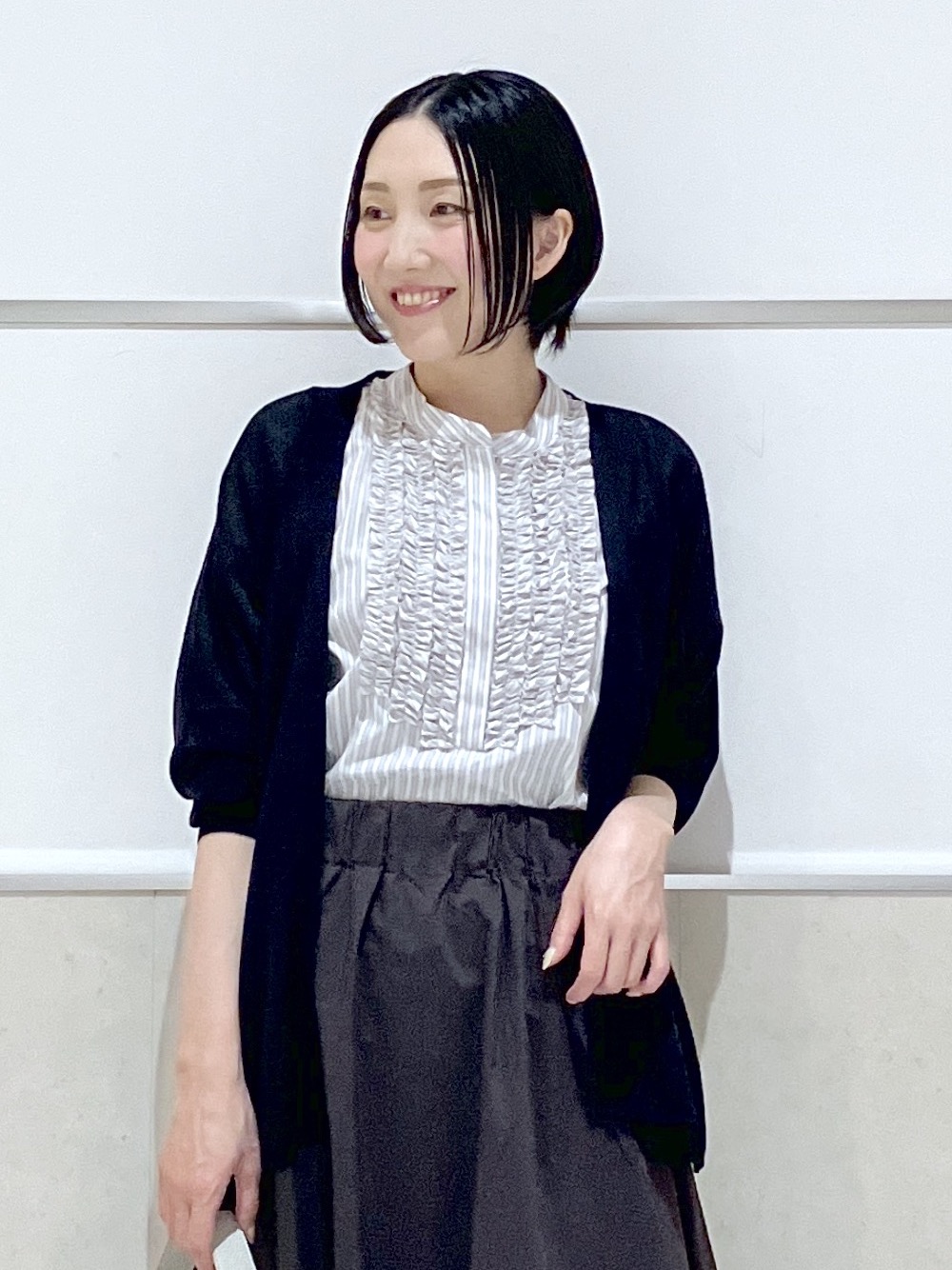 eriko さんの「Dessin｜【着映え/洗える】フロントフリル五分袖ブラウス」を使ったコーディネート