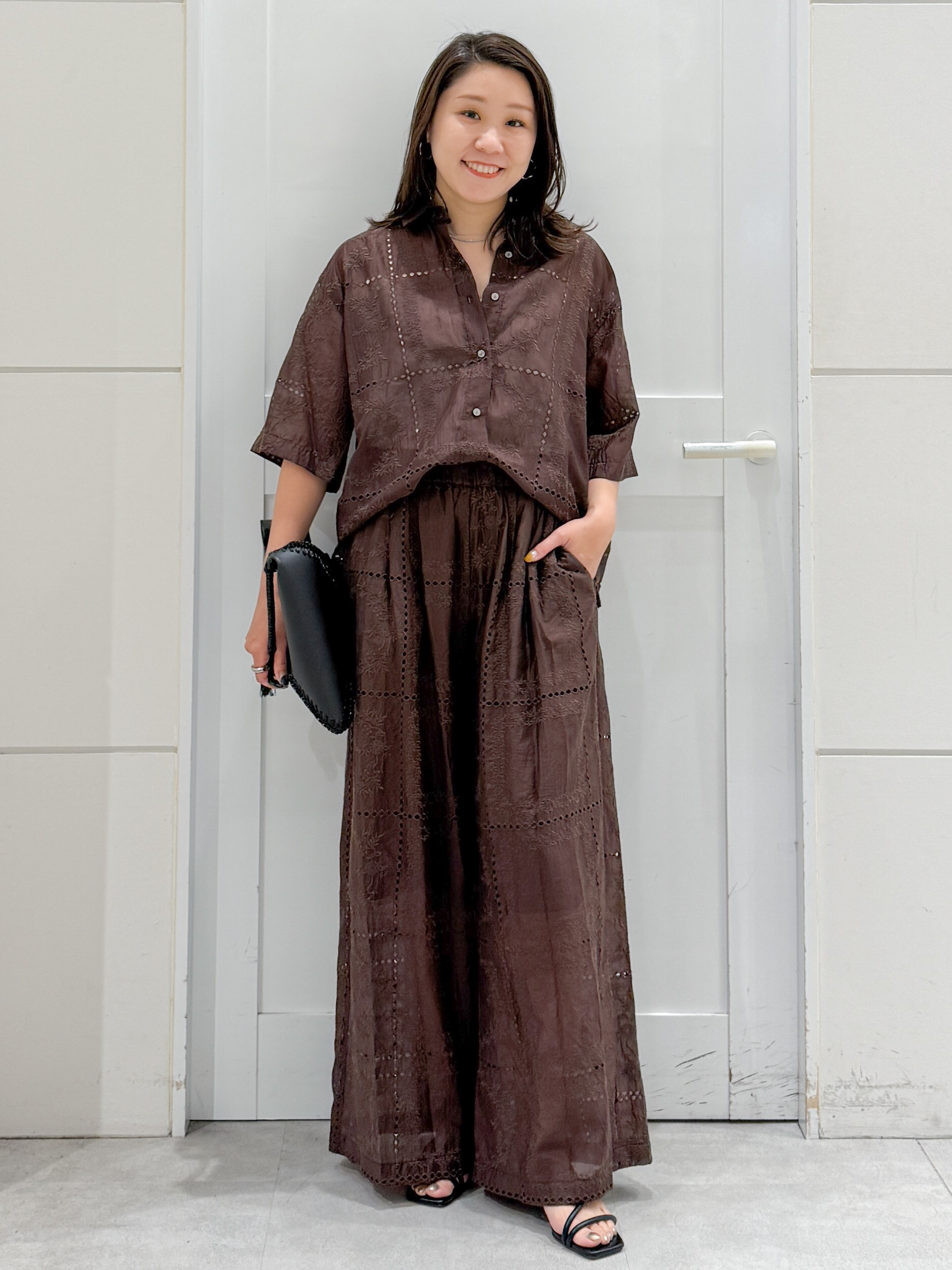 yuka.aさんの「OPAQUE.CLIP｜刺繍ハーフスリーブシャツ／セットアップ対応可【洗濯機OK】」を使ったコーディネート