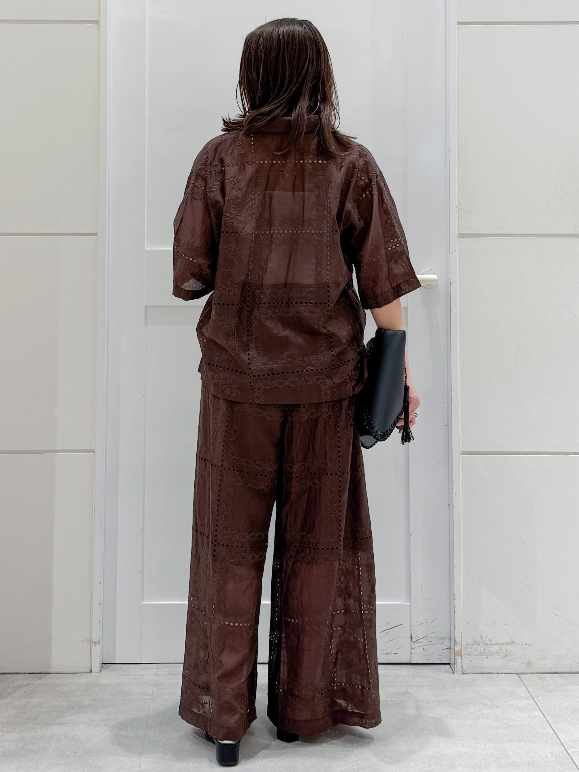 yuka.aさんの「OPAQUE.CLIP｜刺繍ハーフスリーブシャツ／セットアップ対応可【洗濯機OK】」を使ったコーディネート