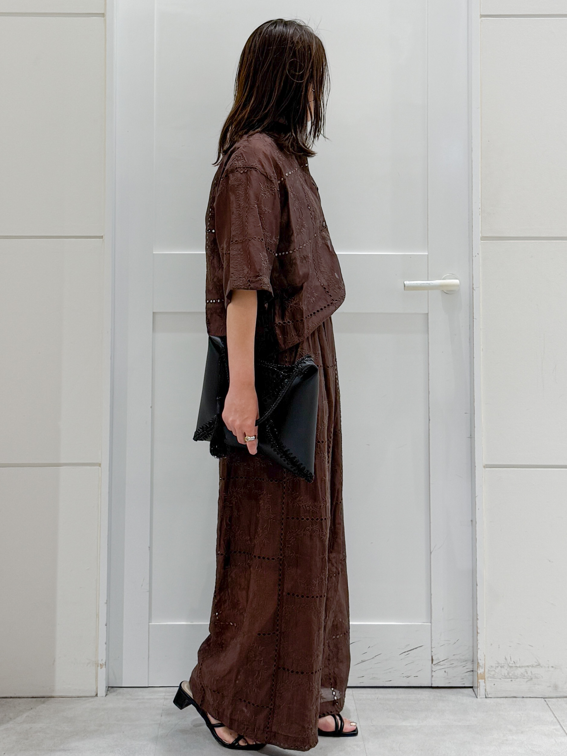 yuka.aさんの「OPAQUE.CLIP｜刺繍ハーフスリーブシャツ／セットアップ対応可【洗濯機OK】」を使ったコーディネート