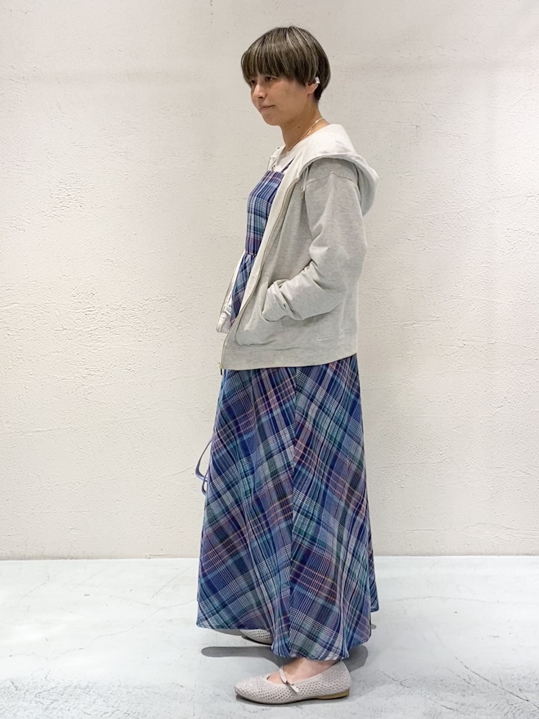 ばっちょさんの「grove｜軽やかに羽織れてシーズンレスに活躍！　大人のジップパーカー」を使ったコーディネート