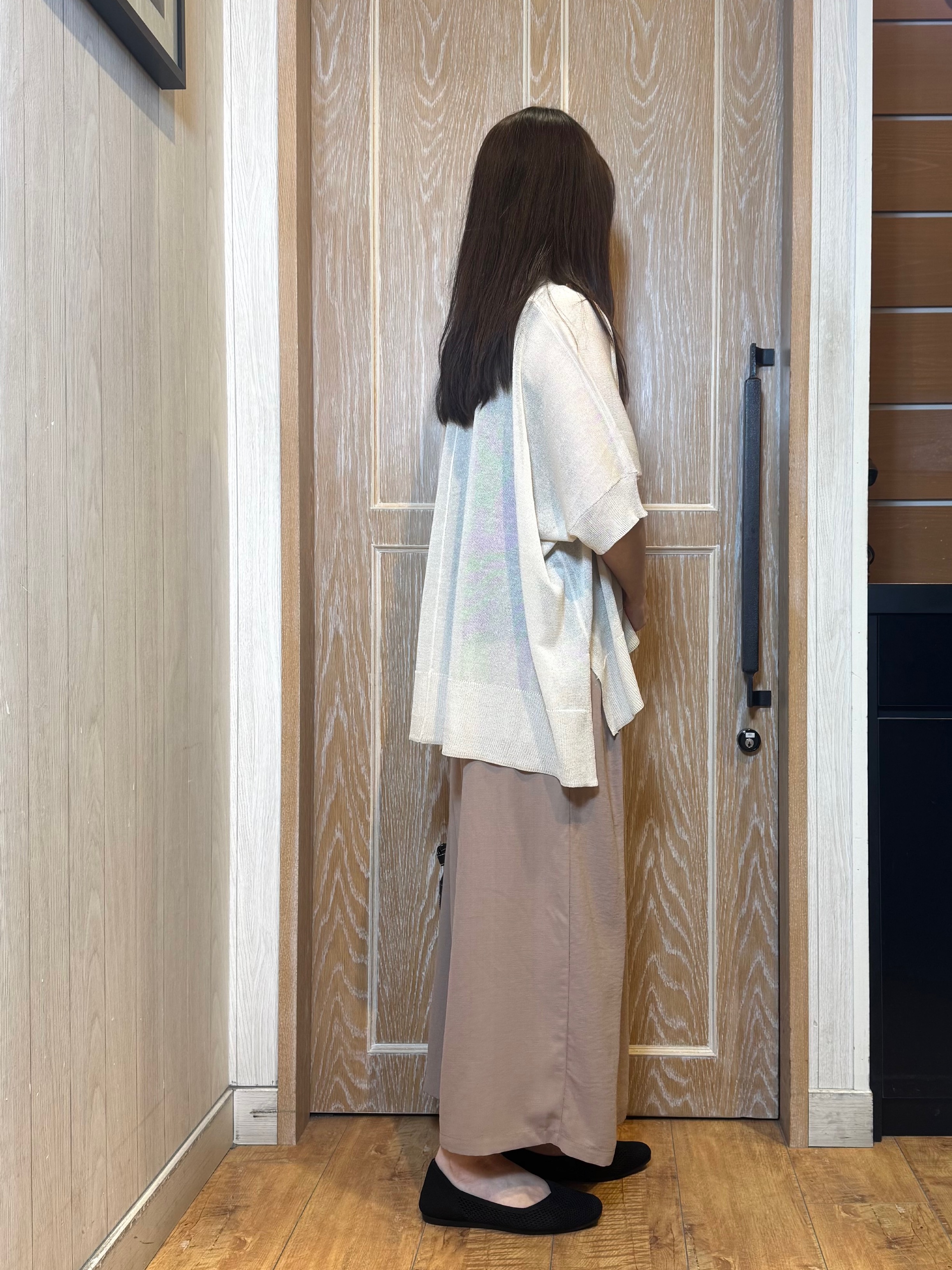 KAORIさんの「SHOO･LA･RUE｜【洗濯機可/体型カバー】上品ラメがきらめく シアーポンチョ風カーディガン」を使ったコーディネート