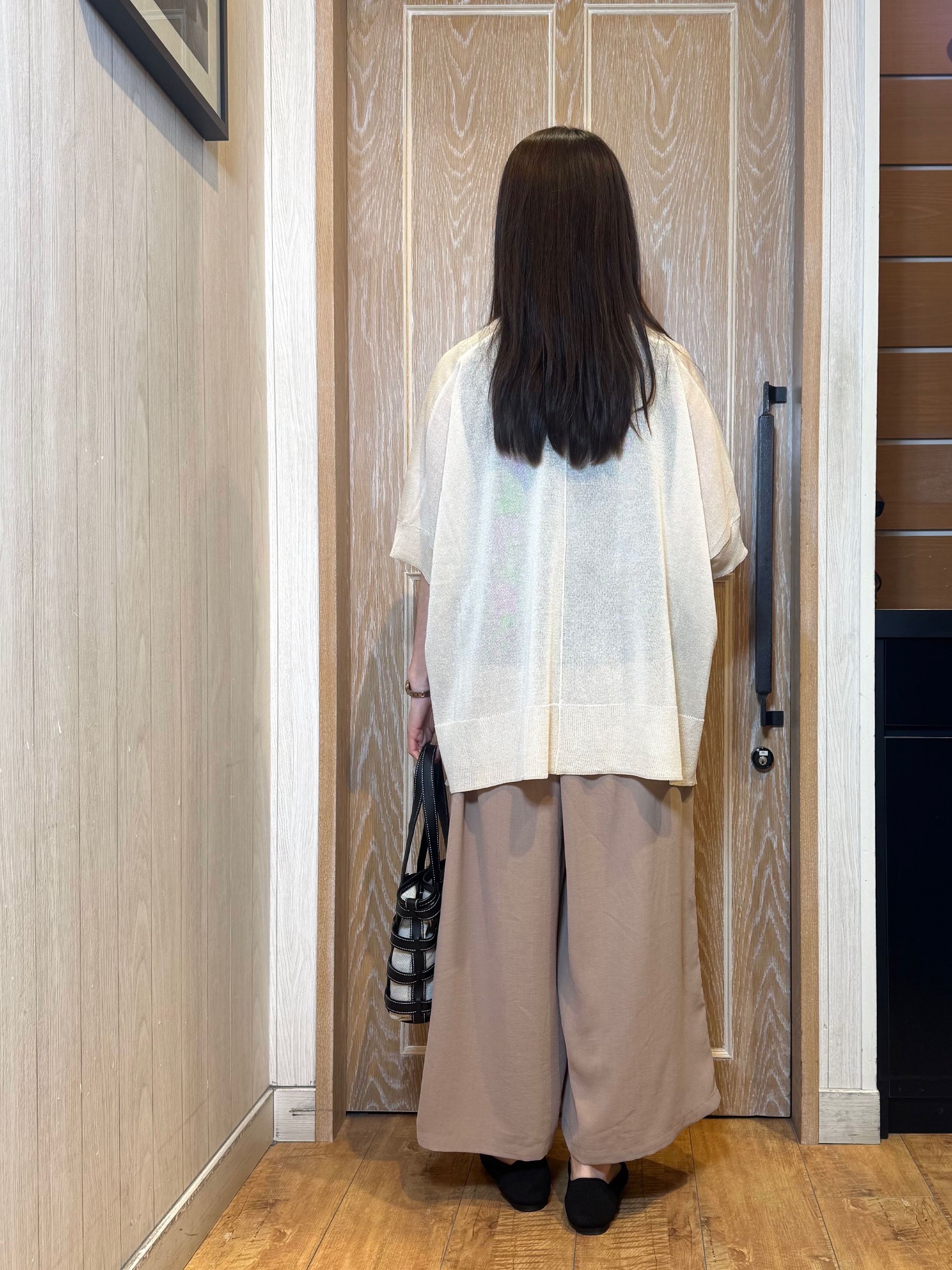 KAORIさんの「SHOO･LA･RUE｜【洗濯機可/体型カバー】上品ラメがきらめく シアーポンチョ風カーディガン」を使ったコーディネート