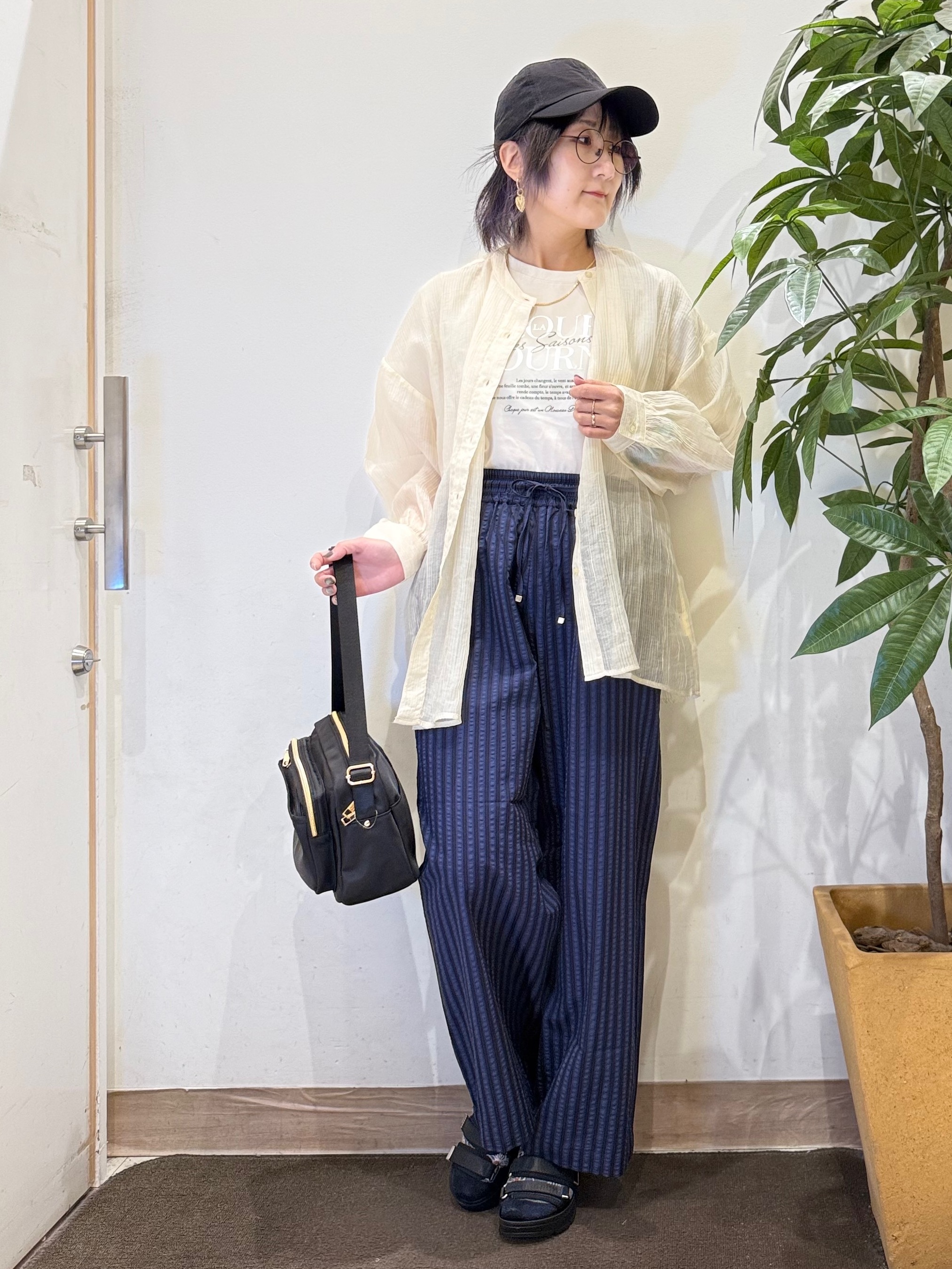 misakiさんの「SHOO･LA･RUE｜【S-LL】大人のシアー感 風合い楽しむバンドカラーシャツ」を使ったコーディネート