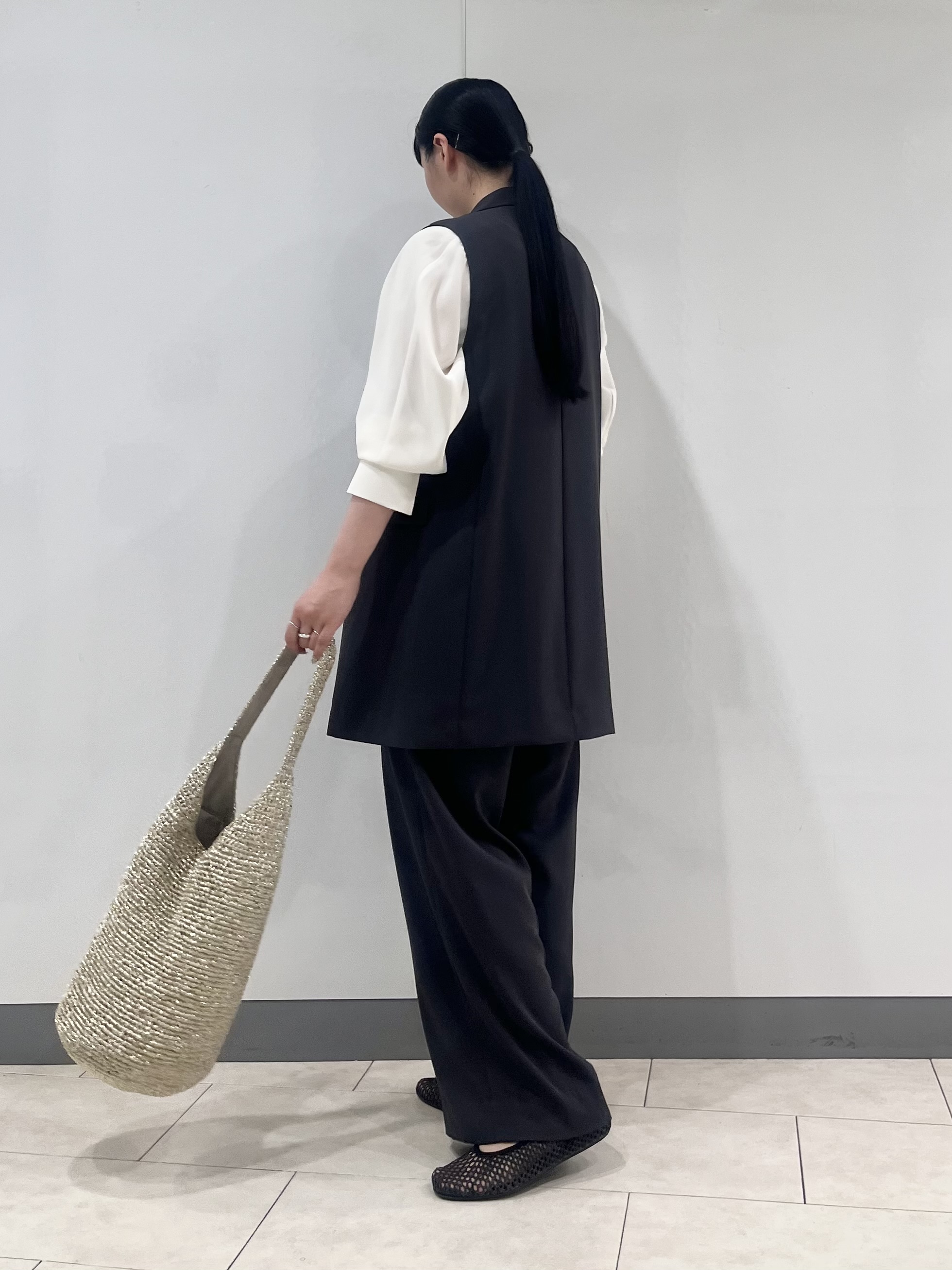 hasuさんの「INDIVI｜【接触冷感／透湿／着る日傘】颯爽ジレジャケット」を使ったコーディネート