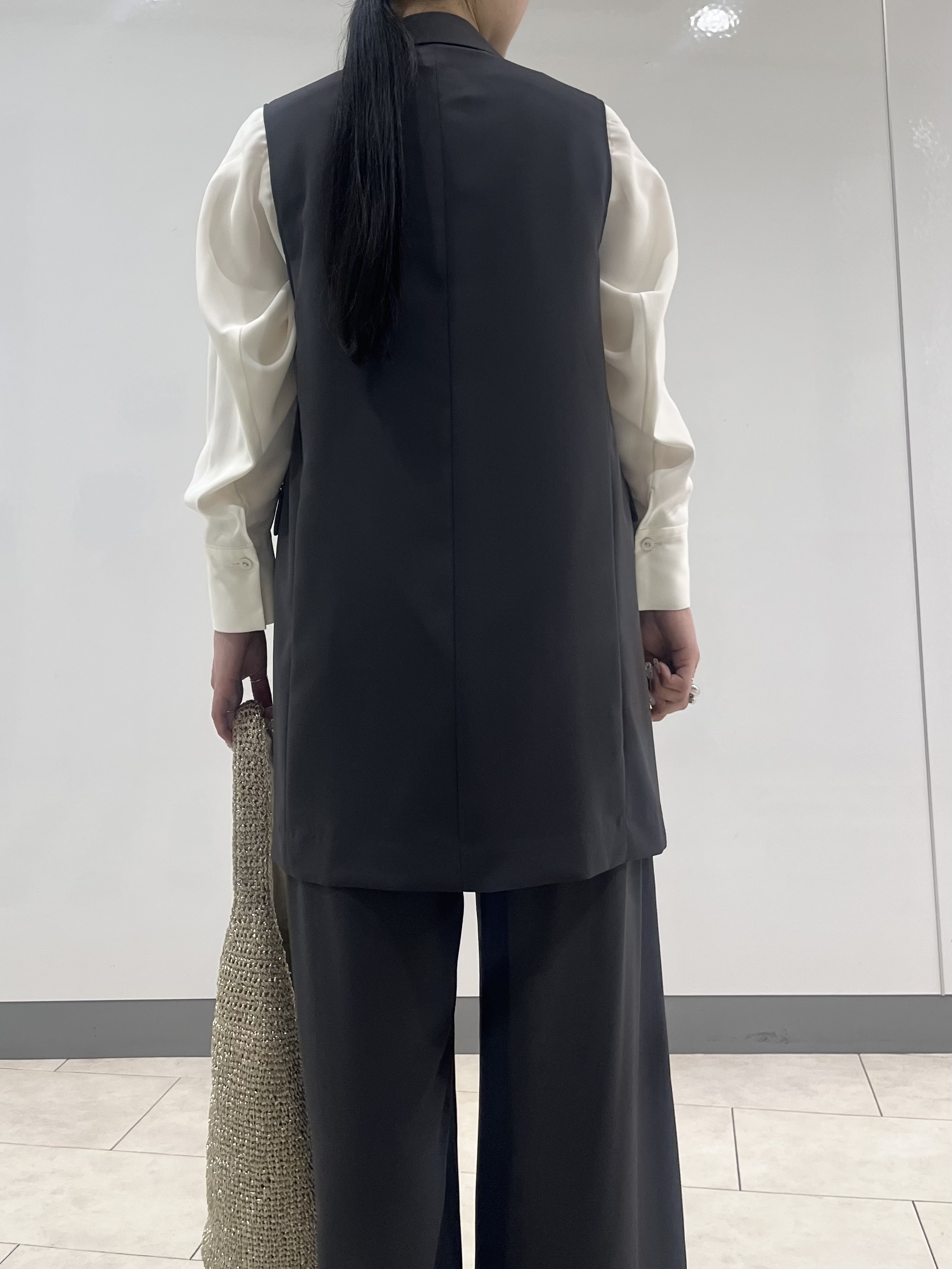 hasuさんの「INDIVI｜【接触冷感／透湿／着る日傘】颯爽ジレジャケット」を使ったコーディネート
