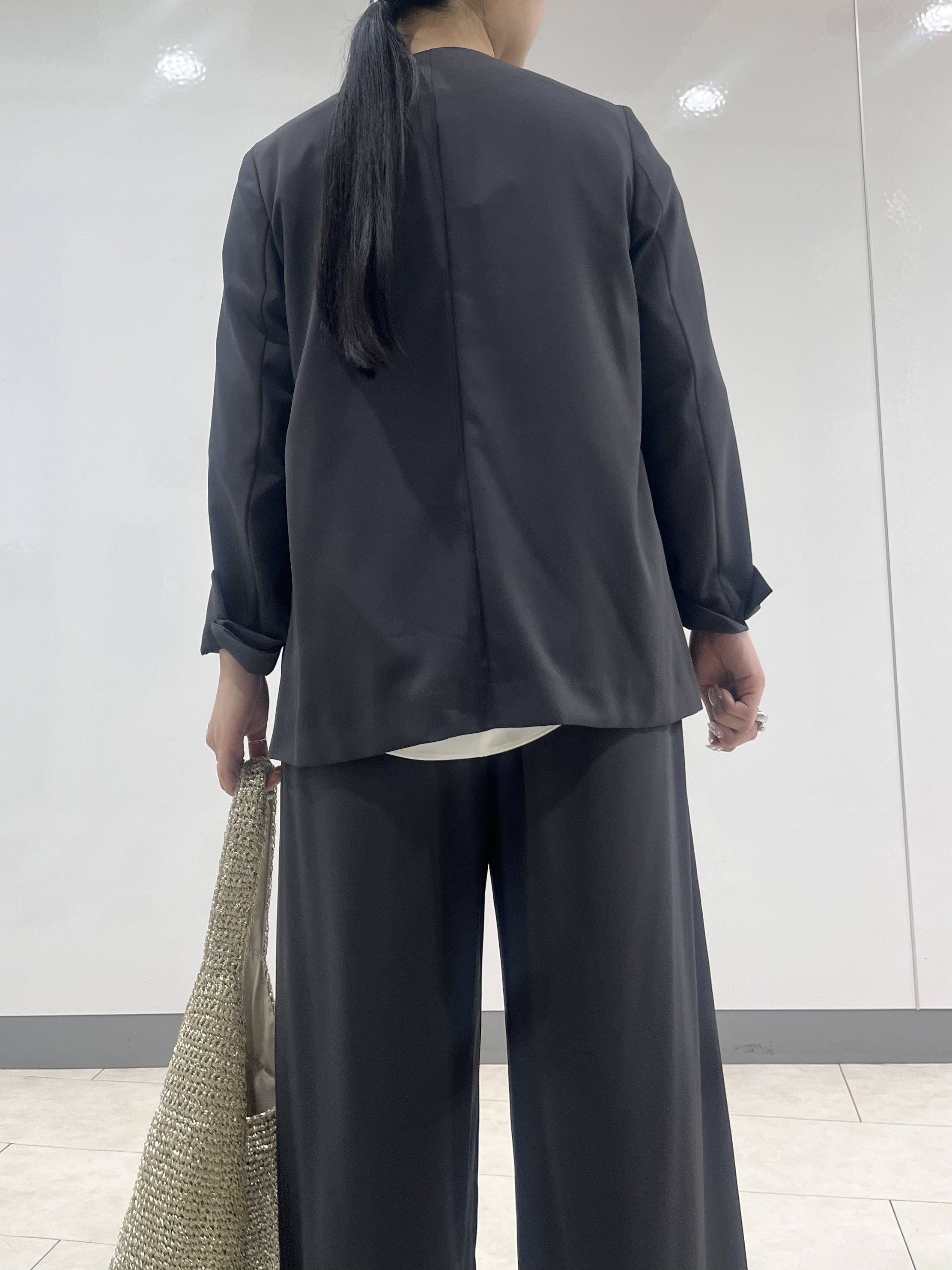hasuさんの「INDIVI｜【接触冷感／透湿／着る日傘】ノーカラージャケット」を使ったコーディネート