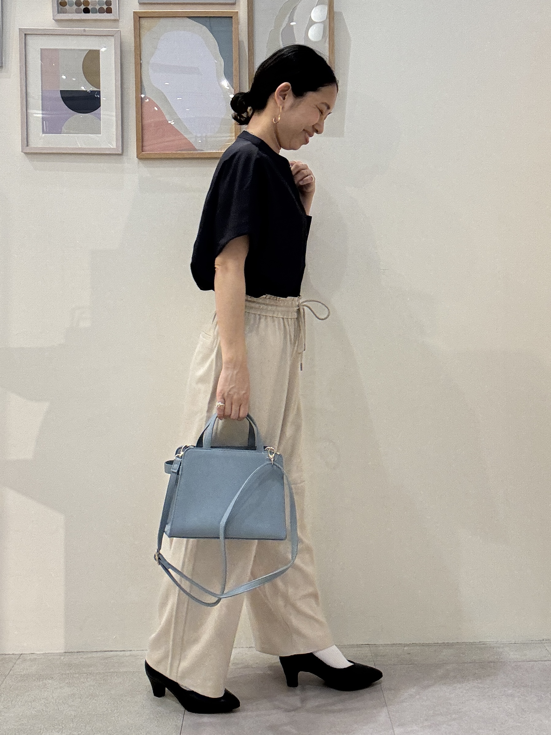 たけぴさんの「SHOO･LA･RUE｜【通気性〇/UV/S-LL】風が通り抜ける 半袖バンドカラーシアーシャツ」を使ったコーディネート