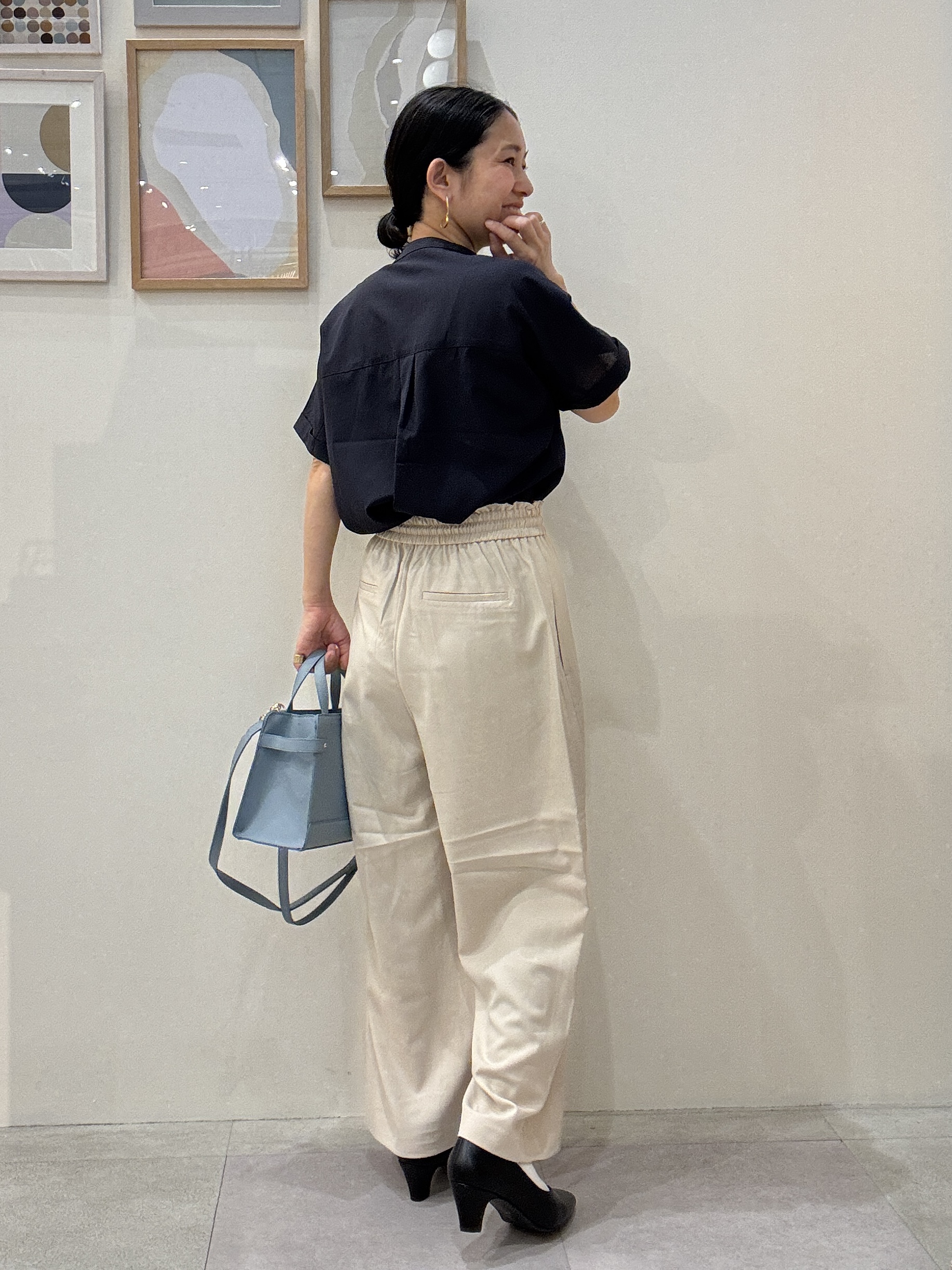 たけぴさんの「SHOO･LA･RUE｜【通気性〇/UV/S-LL】風が通り抜ける 半袖バンドカラーシアーシャツ」を使ったコーディネート