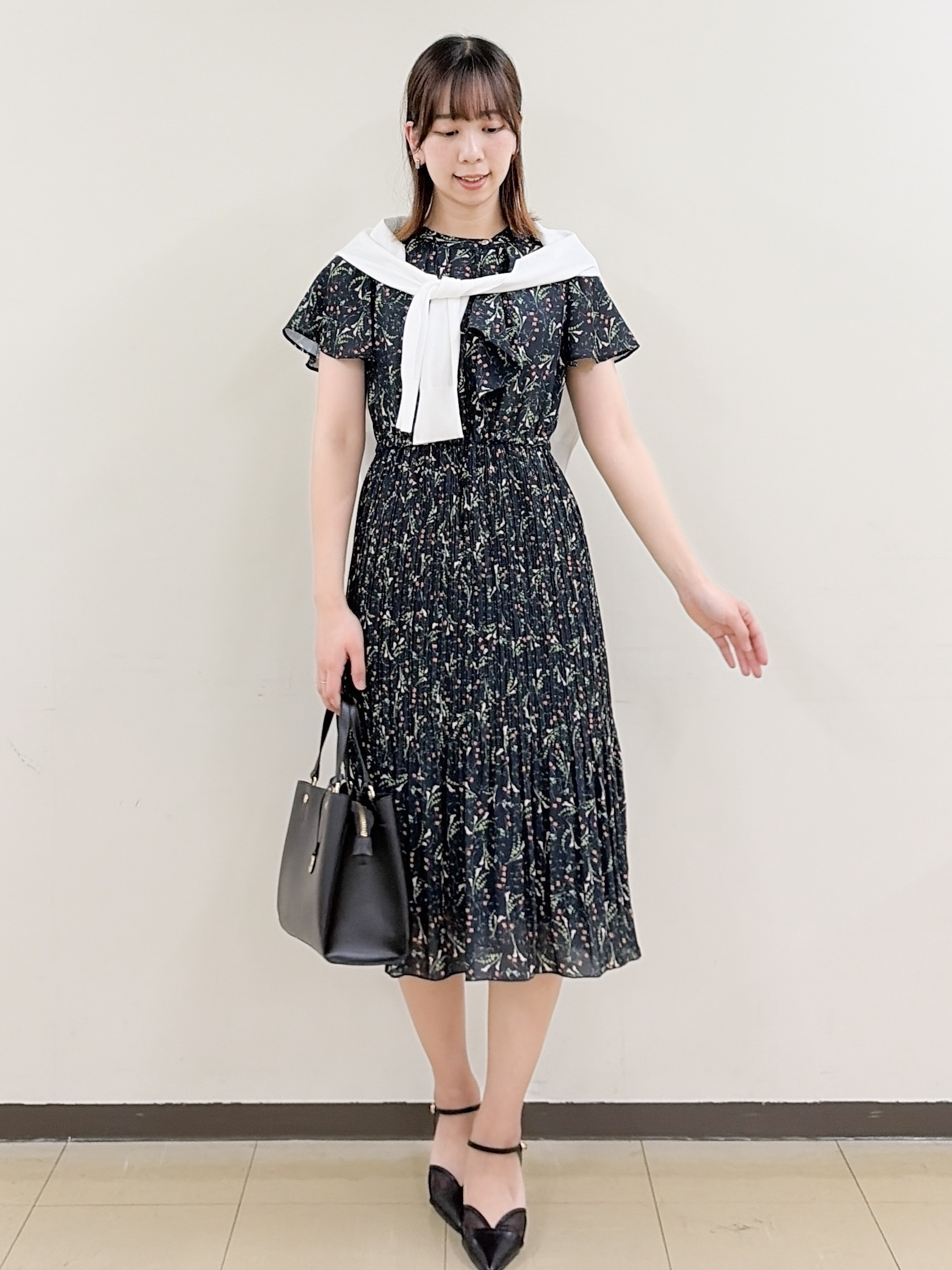 yurinaさんの「index｜◆【日比谷花壇コラボ】ラッフルタイプリーツワンピース【防シワ/洗濯機OK】」を使ったコーディネート