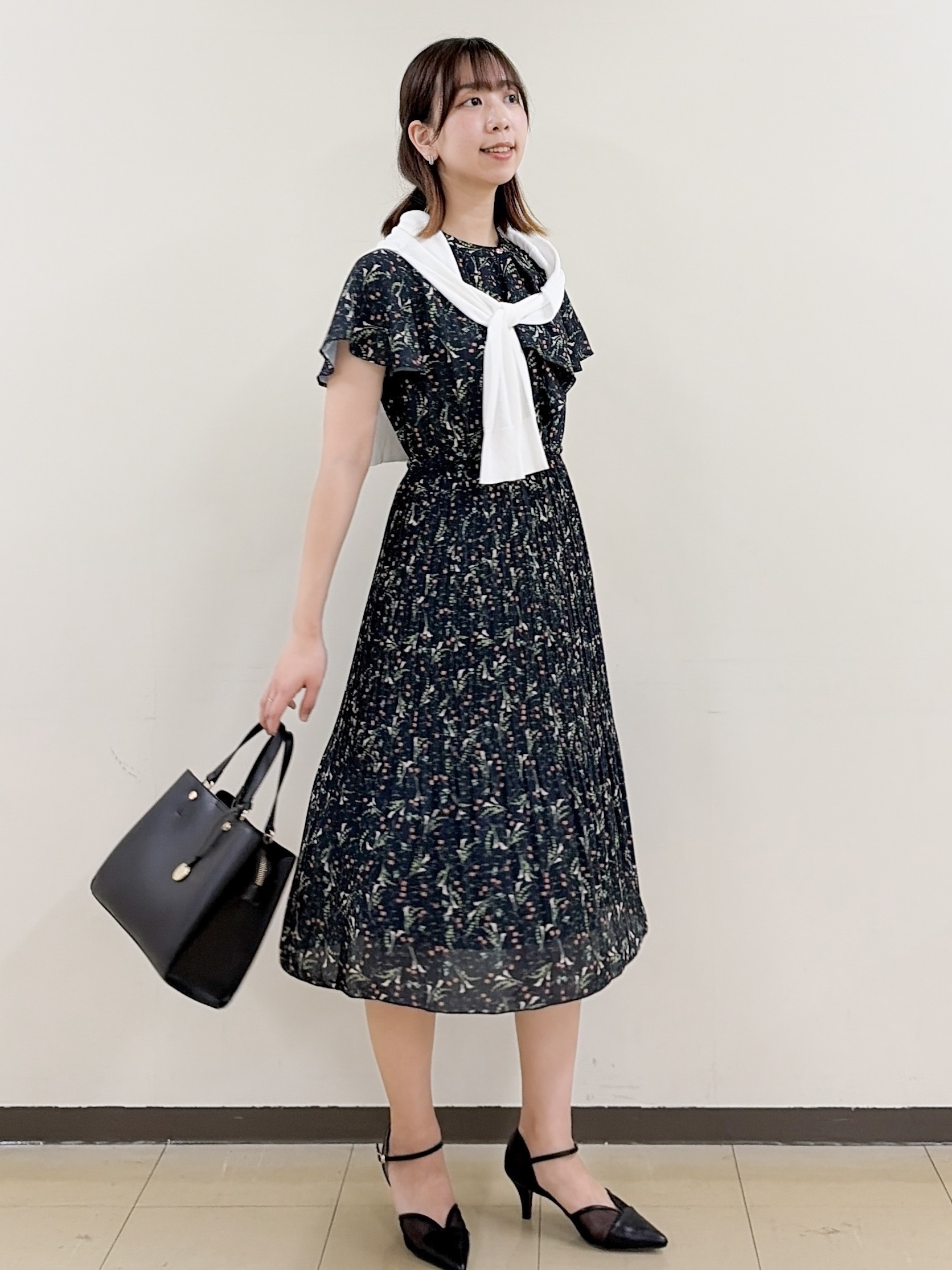 yurinaさんの「index｜◆【日比谷花壇コラボ】ラッフルタイプリーツワンピース【防シワ/洗濯機OK】」を使ったコーディネート