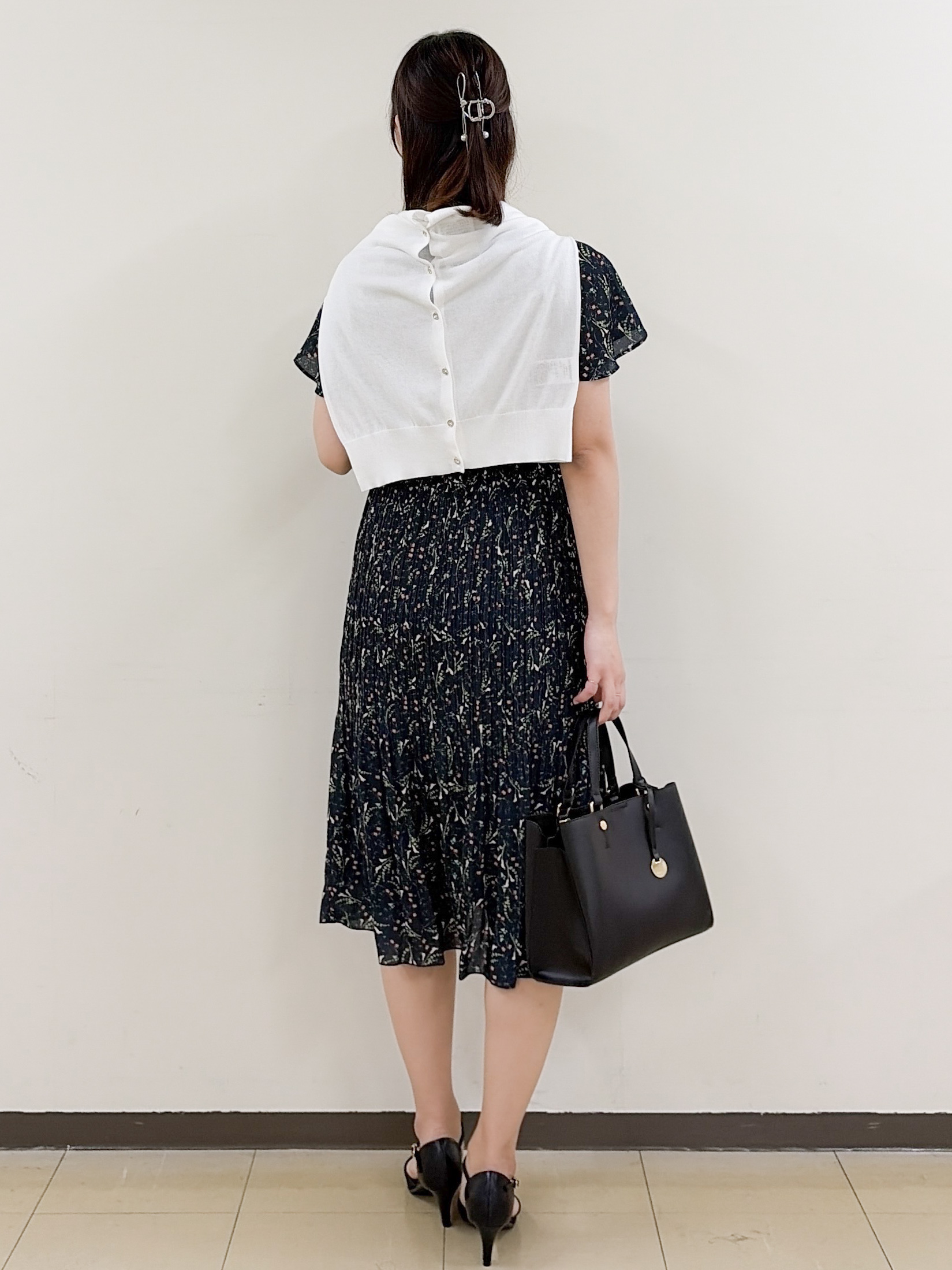 yurinaさんの「index｜◆【日比谷花壇コラボ】ラッフルタイプリーツワンピース【防シワ/洗濯機OK】」を使ったコーディネート