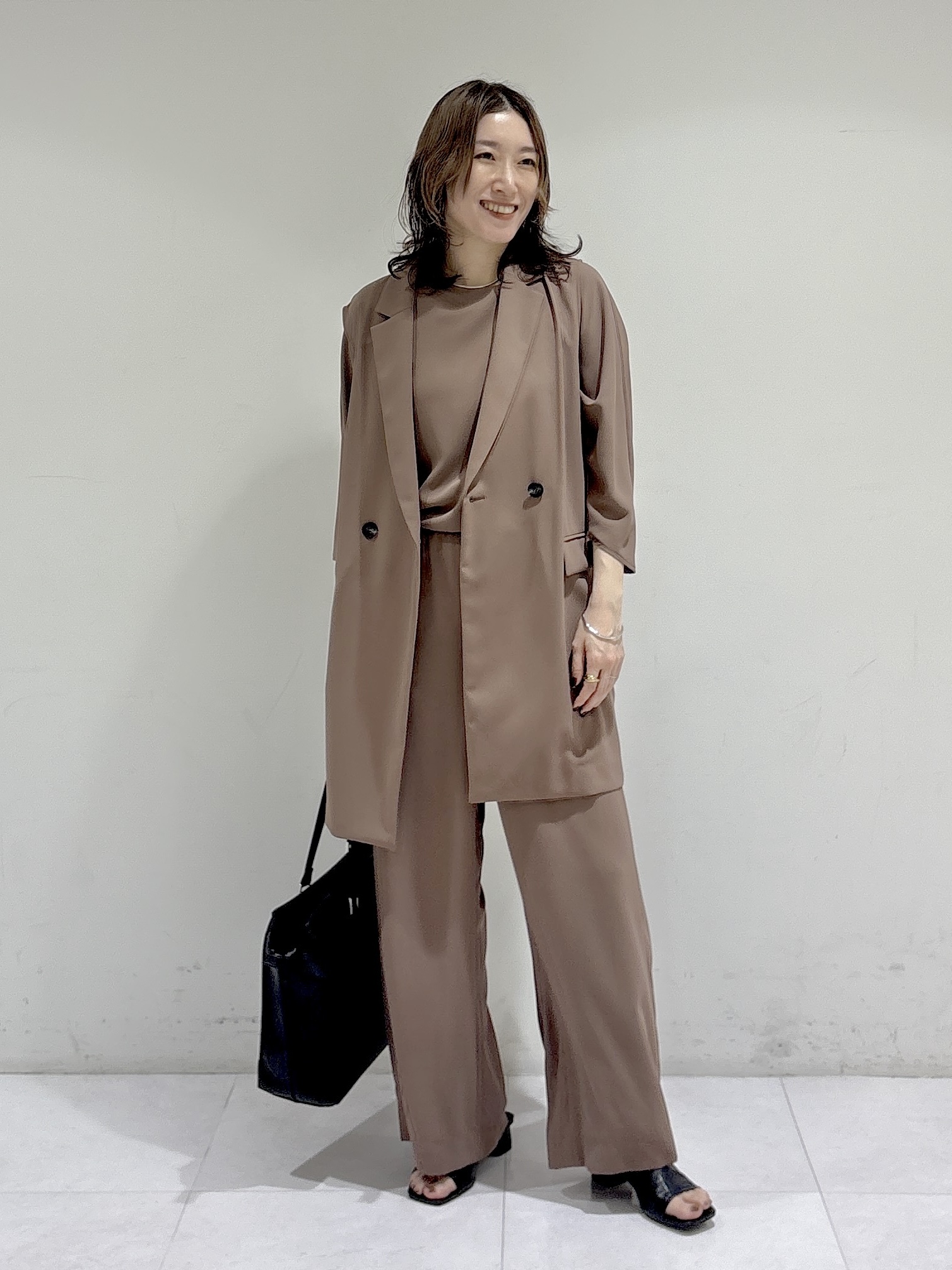 kotakiさんの「INDIVI｜【接触冷感／透湿／着る日傘】颯爽ジレジャケット」を使ったコーディネート