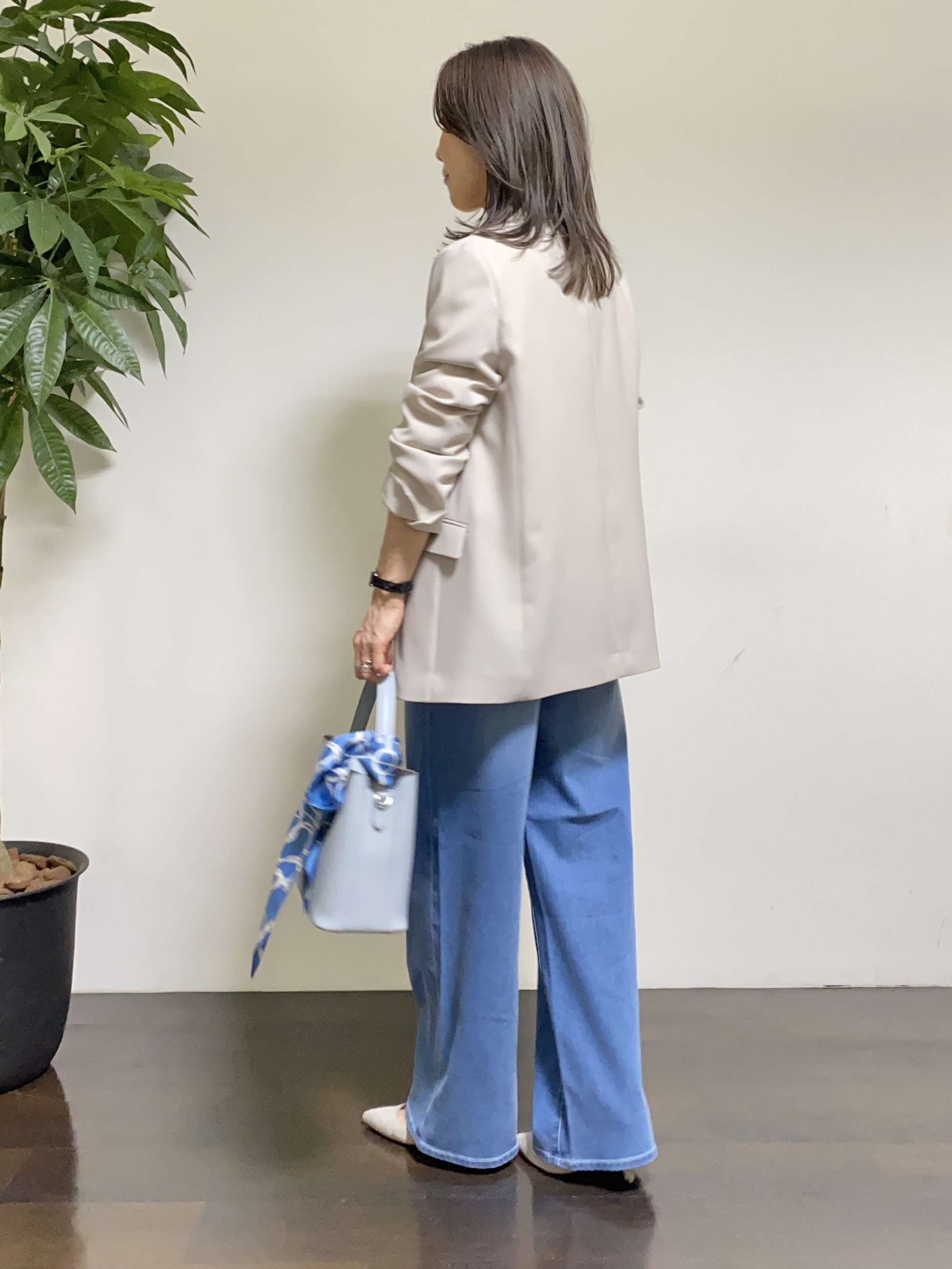 tomoさんの「UNTITLED｜【新色追加/セットアップ可】エアリー ダブルブレストジャケット」を使ったコーディネート