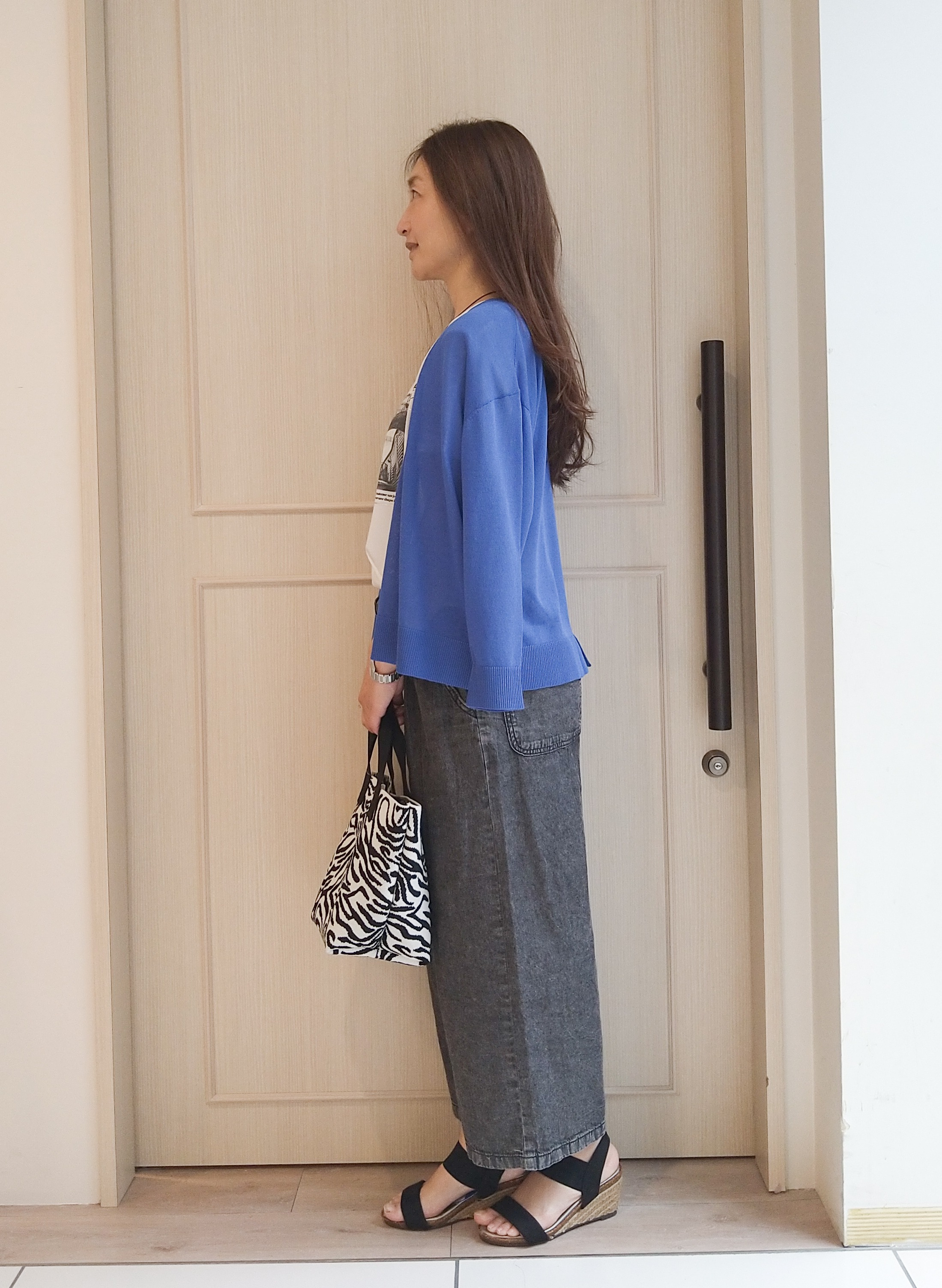 mi-saさんの「SHOO･LA･RUE｜【洗濯機可/S-LL】オンにもオフにも マルチに使えるボタンレスカーディガン」を使ったコーディネート
