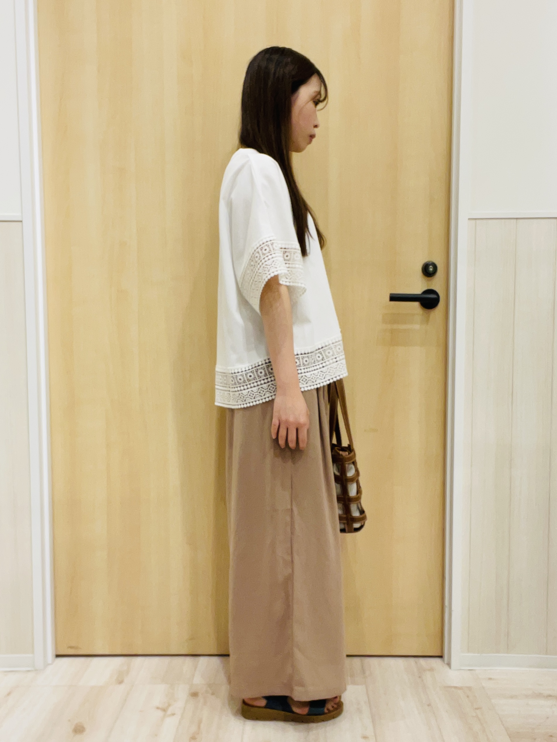 minamiさんの「SHOO･LA･RUE｜【洗濯機可/体型カバー/S-LL】レース使いがポイント デザインTシャツ」を使ったコーディネート