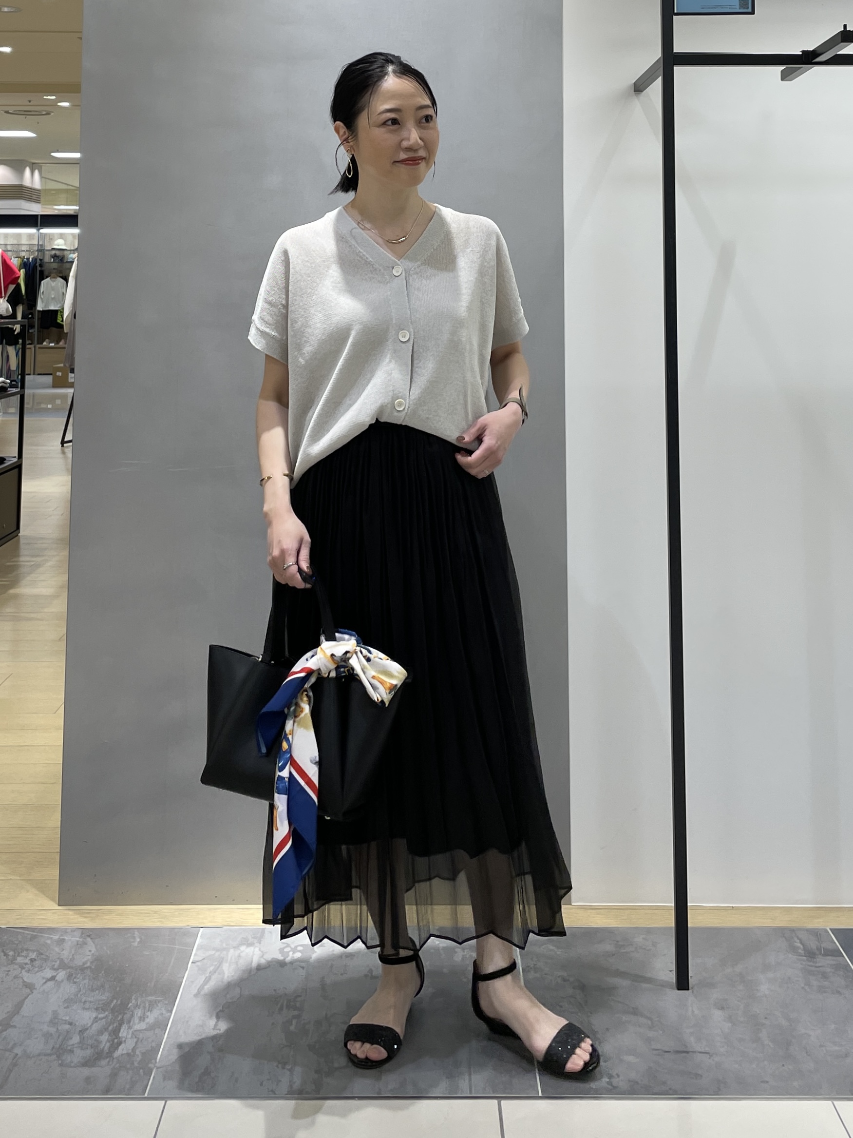 shihoさんの「INDIVI｜【洗える/清涼感】ドライタッチスリーブレスカーディガン」を使ったコーディネート