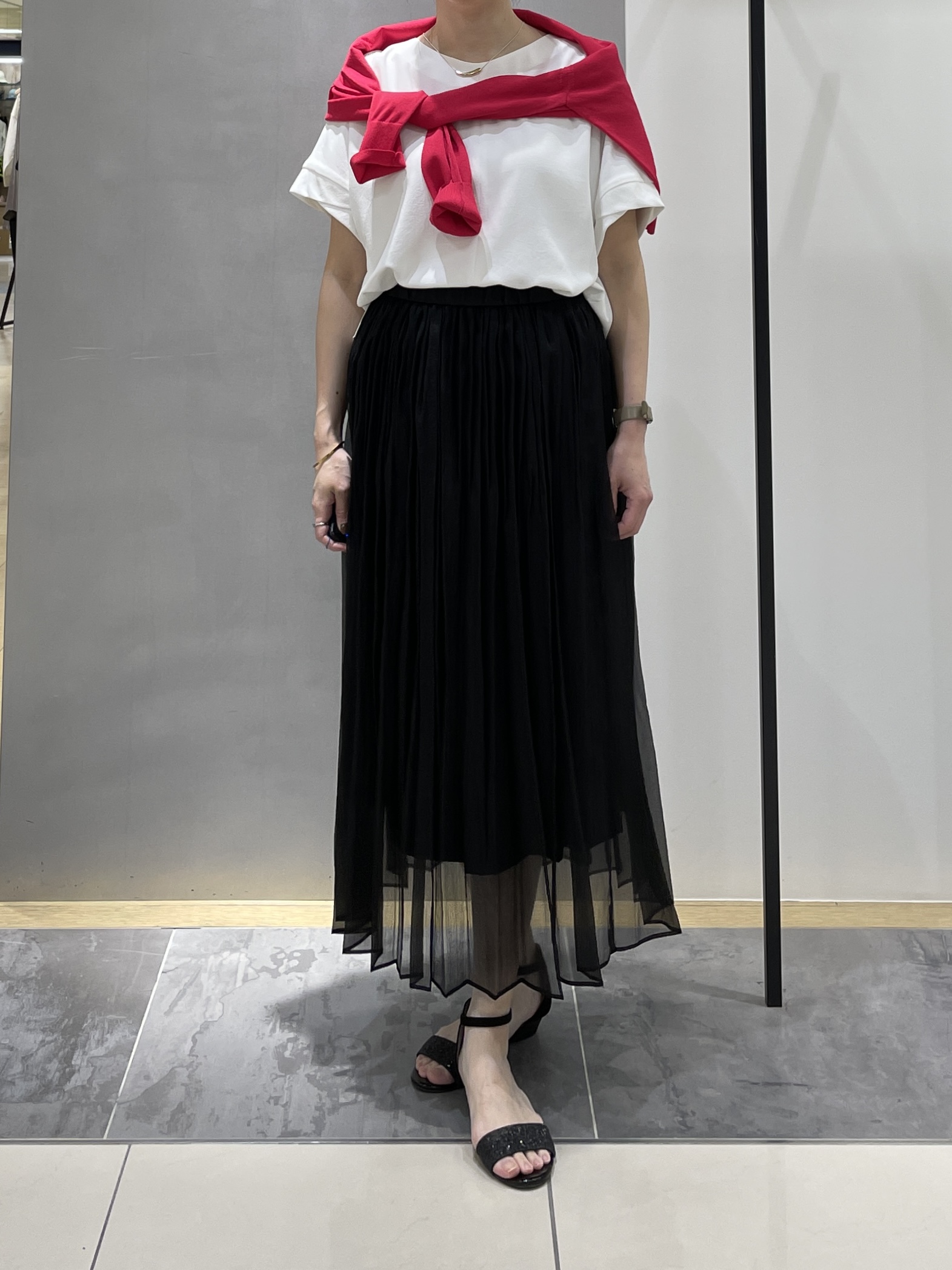 shihoさんの「INDIVI｜【セットアップ可/UVカット/前後2WAY】リラクシーフレンチスリーブブラウス」を使ったコーディネート