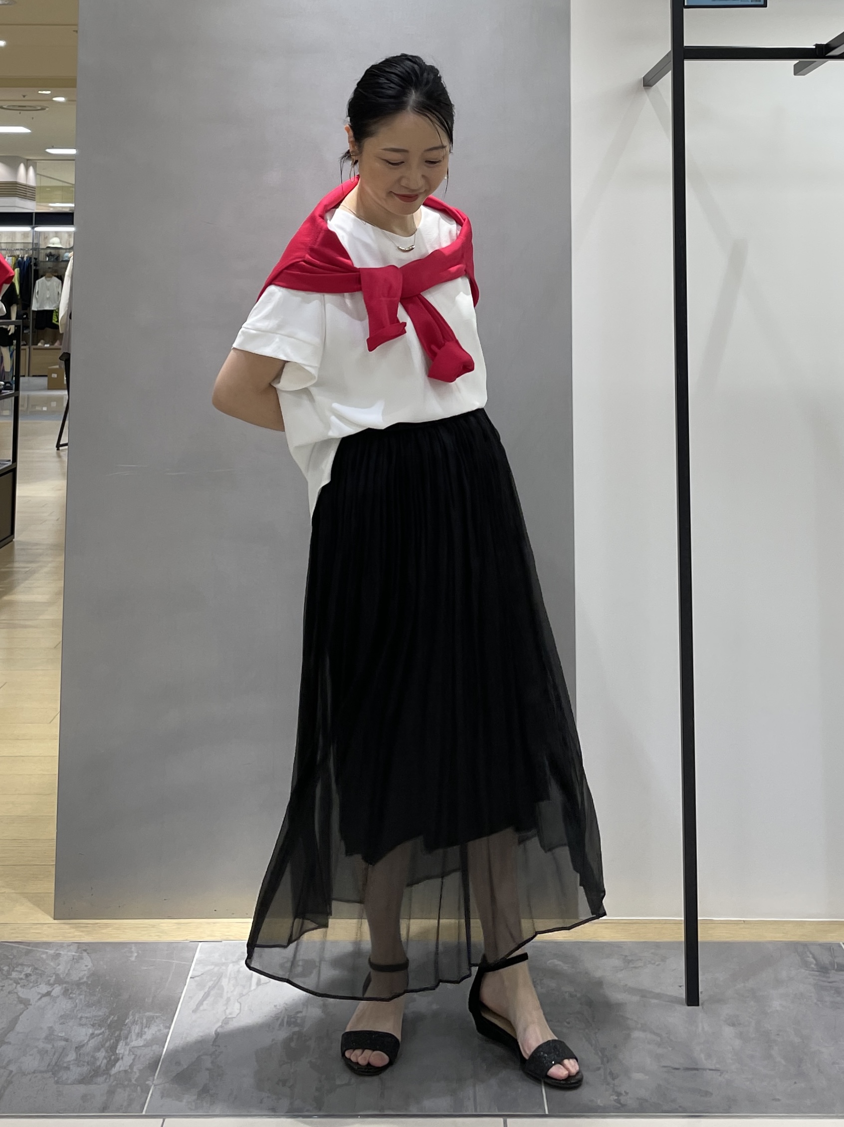 shihoさんの「INDIVI｜【セットアップ可/UVカット/前後2WAY】リラクシーフレンチスリーブブラウス」を使ったコーディネート