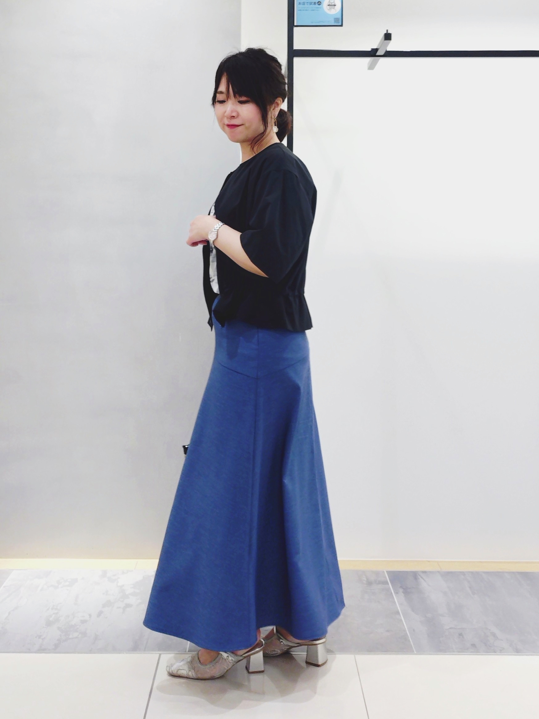 TOMOMIさんの「INDIVI｜【洗える／SETUP可能】アートフラワープリントブラウス」を使ったコーディネート