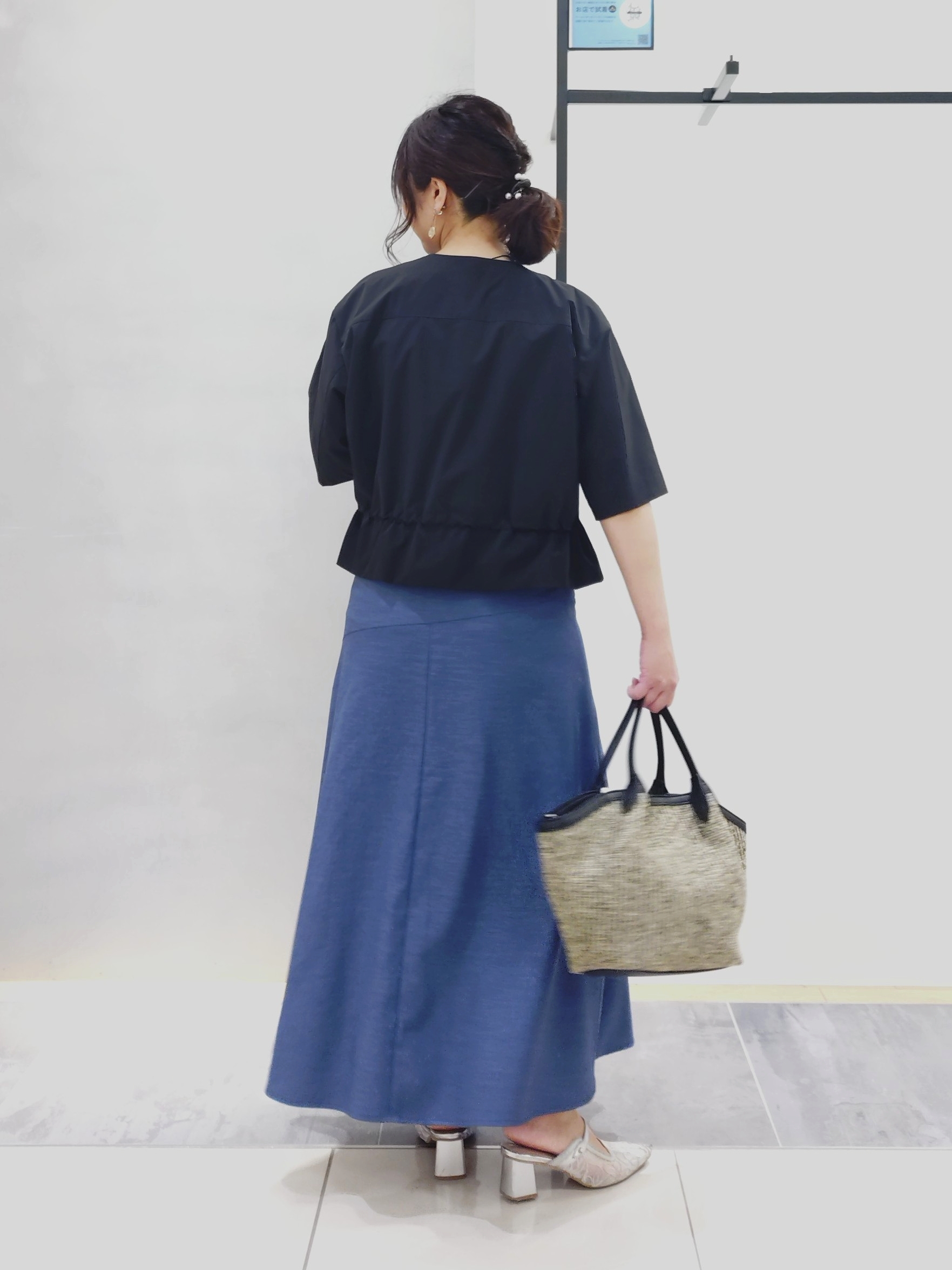 TOMOMIさんの「INDIVI｜【洗える／SETUP可能】アートフラワープリントブラウス」を使ったコーディネート