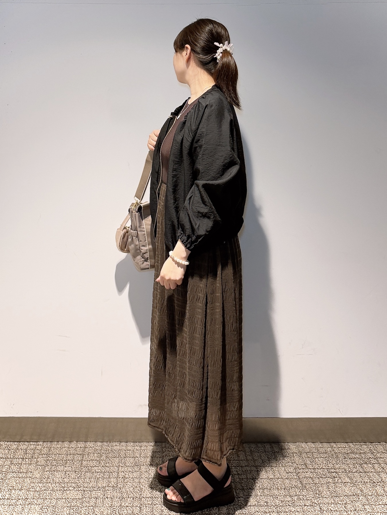 みーさんの「grove｜気温調整にも◎ブラウス感覚で羽織れるシアーブルゾン」を使ったコーディネート