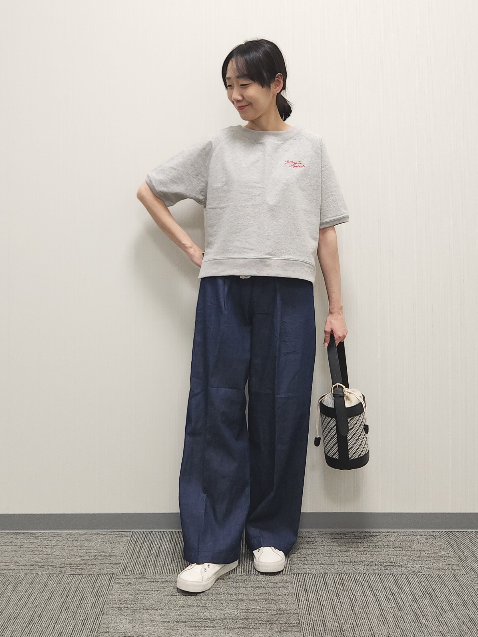 naraさんの「Dessin｜【洗える】ミニ裏毛刺繍ロゴプルオーバー」を使ったコーディネート